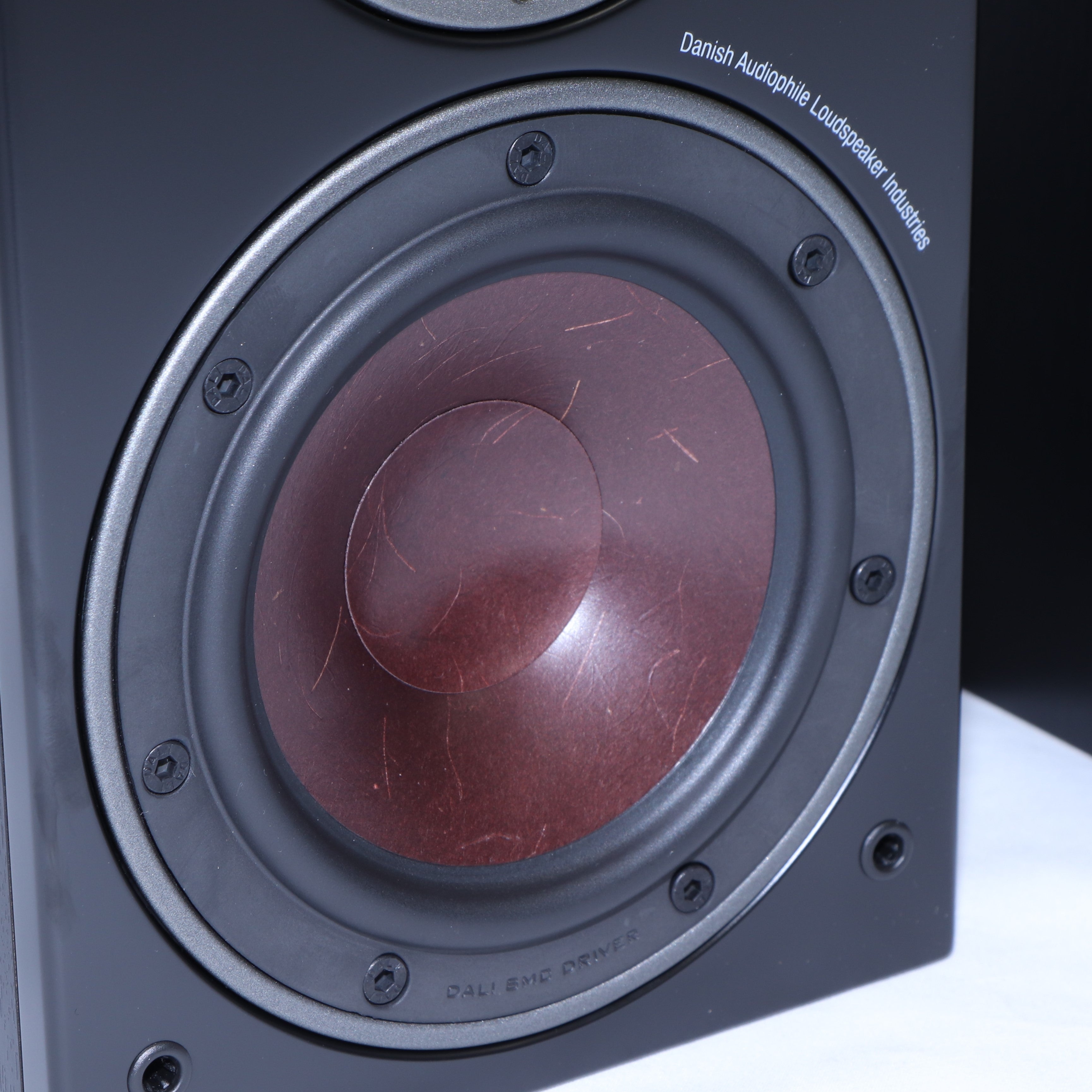 【極美品】DALI ダリ2way スピーカー　OBERON1ブラックアッシュ Amazon.co.jp: DALI ダリ OBERON1 2WAYブックシェルフスピーカー 130