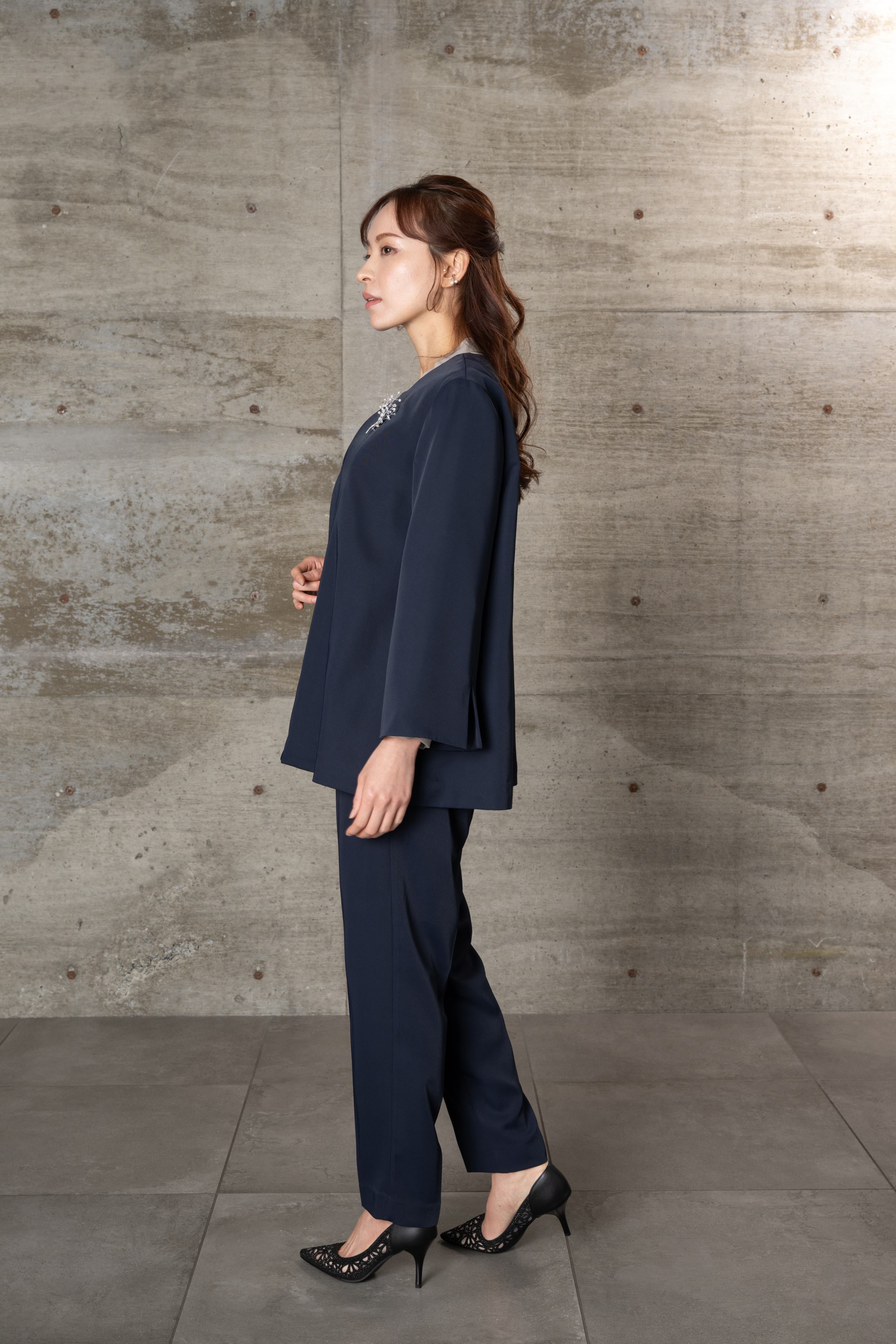 [レンタル] BELINDA DE CAPRIS ノーカラータック テーパード2P レディーススーツの宅配レンタル - 15