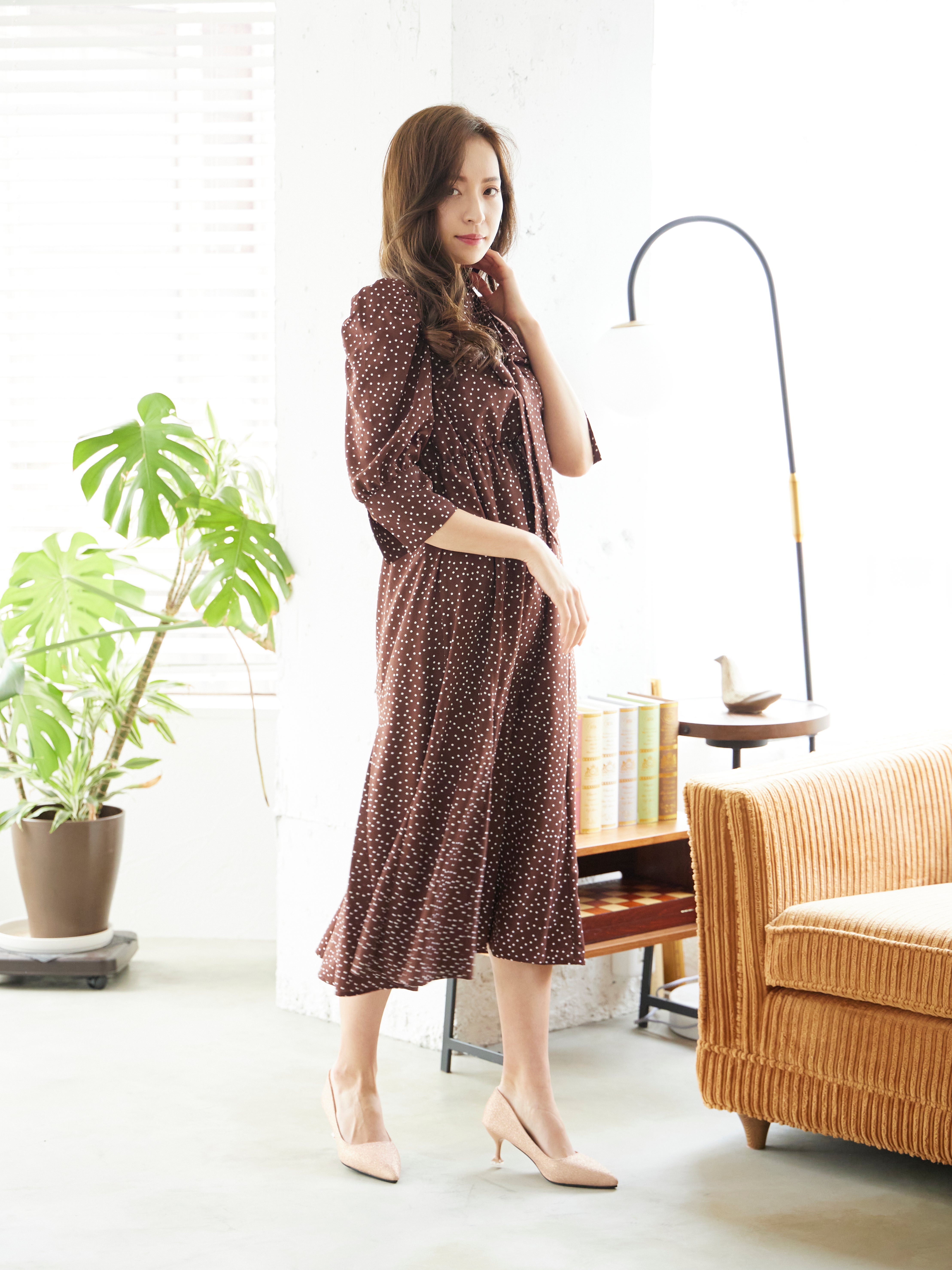 [レンタル] BELINDA DE CAPRIS ギャザースリーブ ドットワンピースドレス ブラウンの宅配レンタル - 2