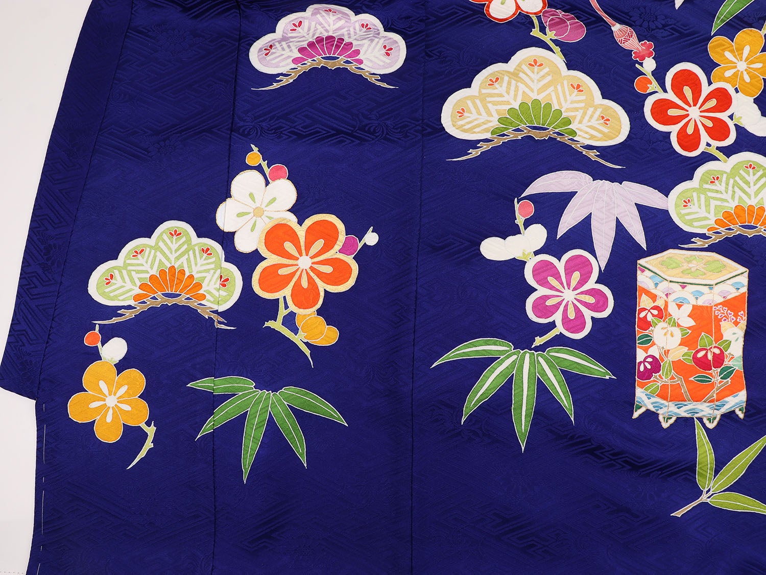[レンタル] [手描友禅] 女の子 お宮参り 産着 手描友禅 レンタル6点フルセット 正絹 金駒刺繍の貝桶に松竹梅 加賀調の紺色の宅配レンタル - 7