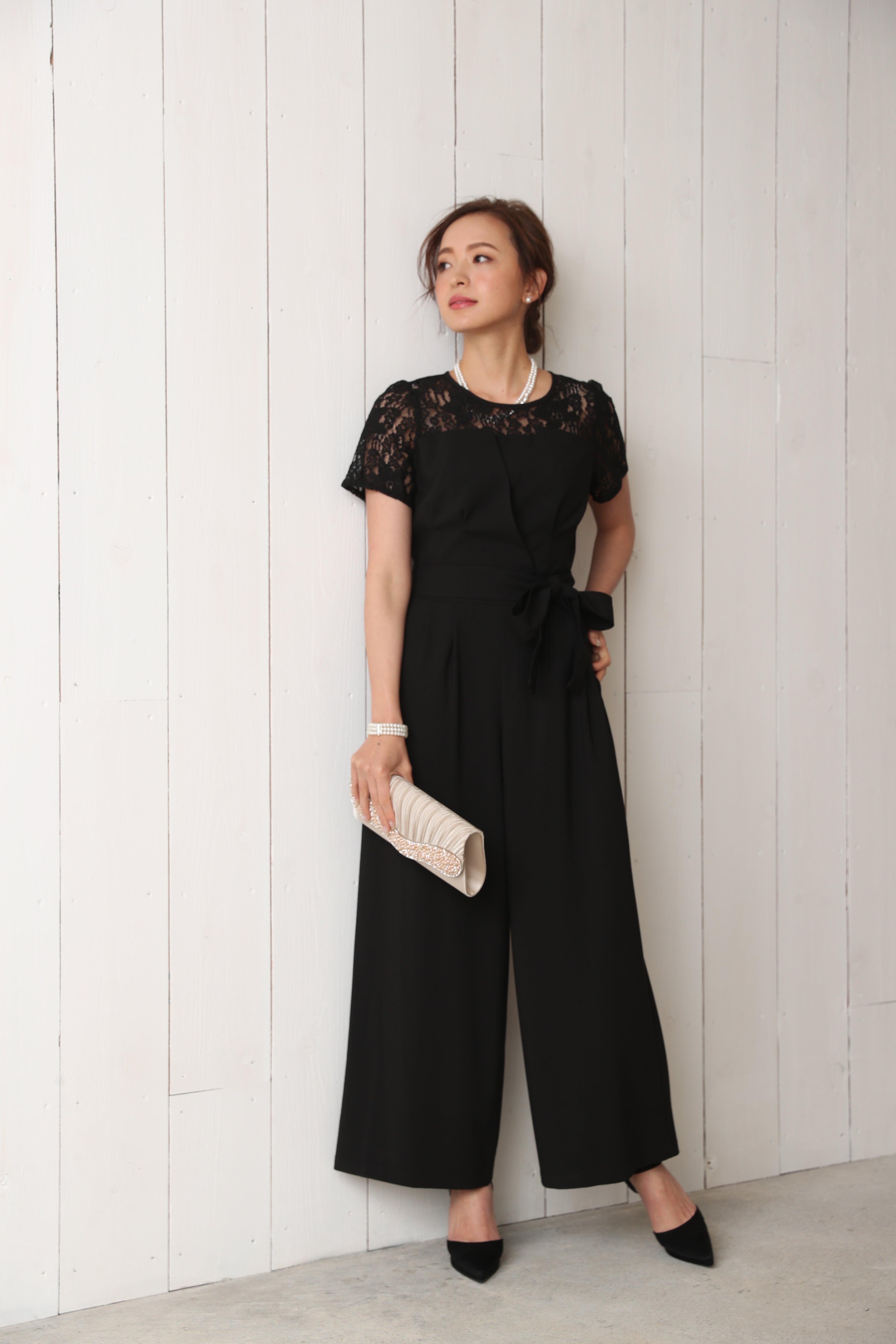 ハヤマサンデー 麻100 オールインワン リボンベルト 刺繍ロゴ ワイドパンツ レンタル] BELINDA DE CAPRIS 袖付きタックテーパード オールインワン