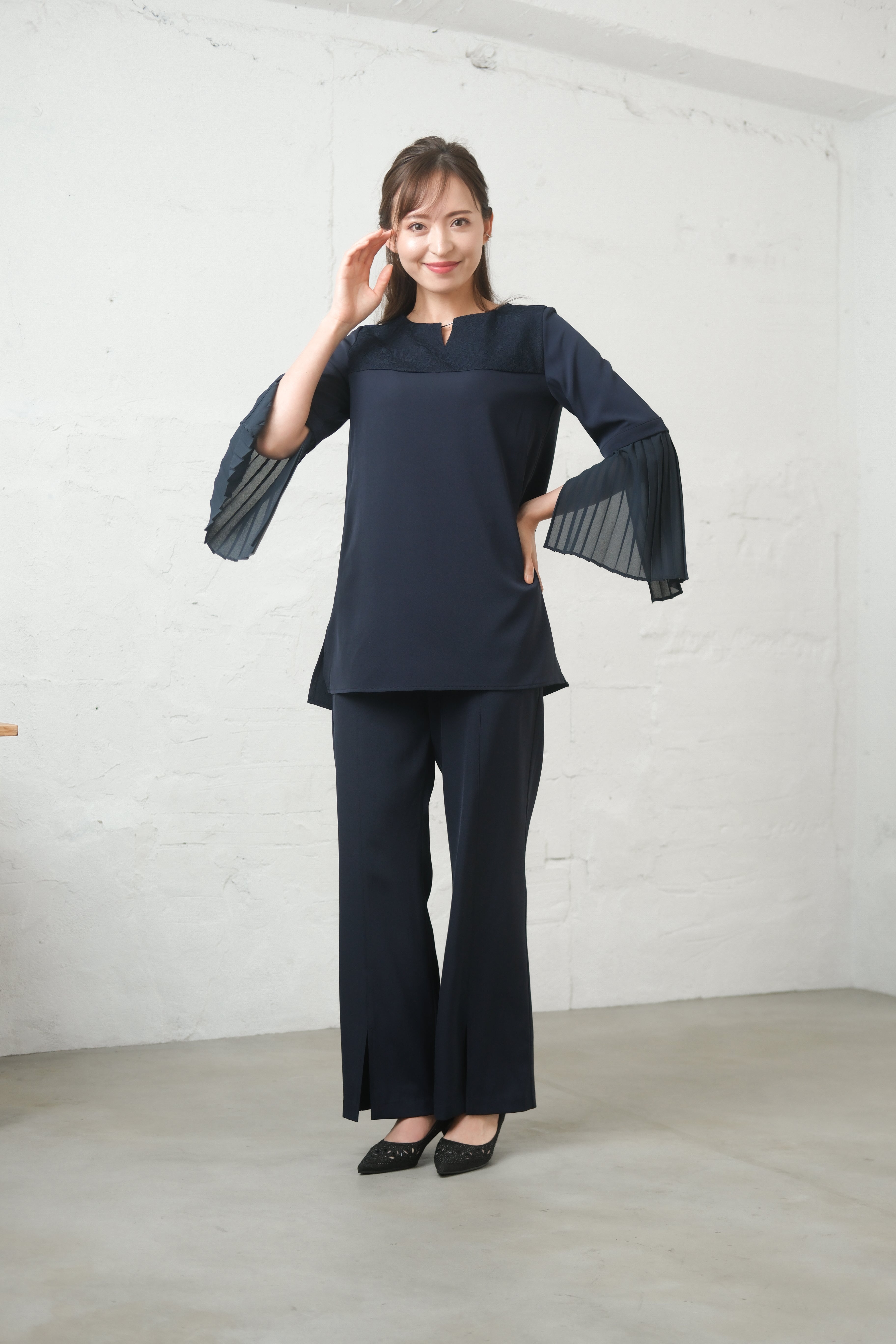 [レンタル] BELINDA DE CAPRIS プリーツ袖 セットアップ スリットパンツドレス ネイビーの宅配レンタル - 10