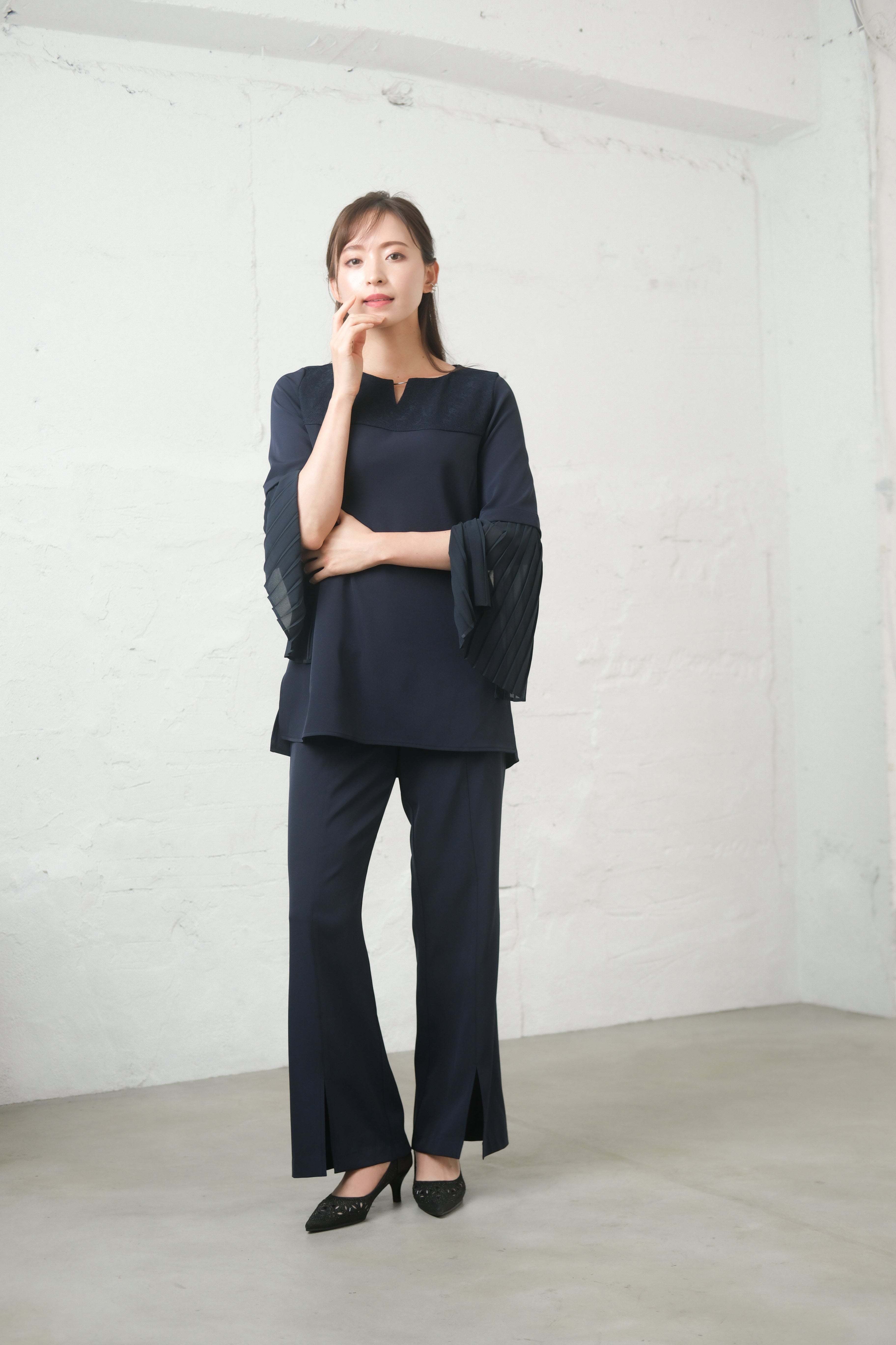 [レンタル] BELINDA DE CAPRIS プリーツ袖 セットアップ スリットパンツドレス ネイビーの宅配レンタル - 4