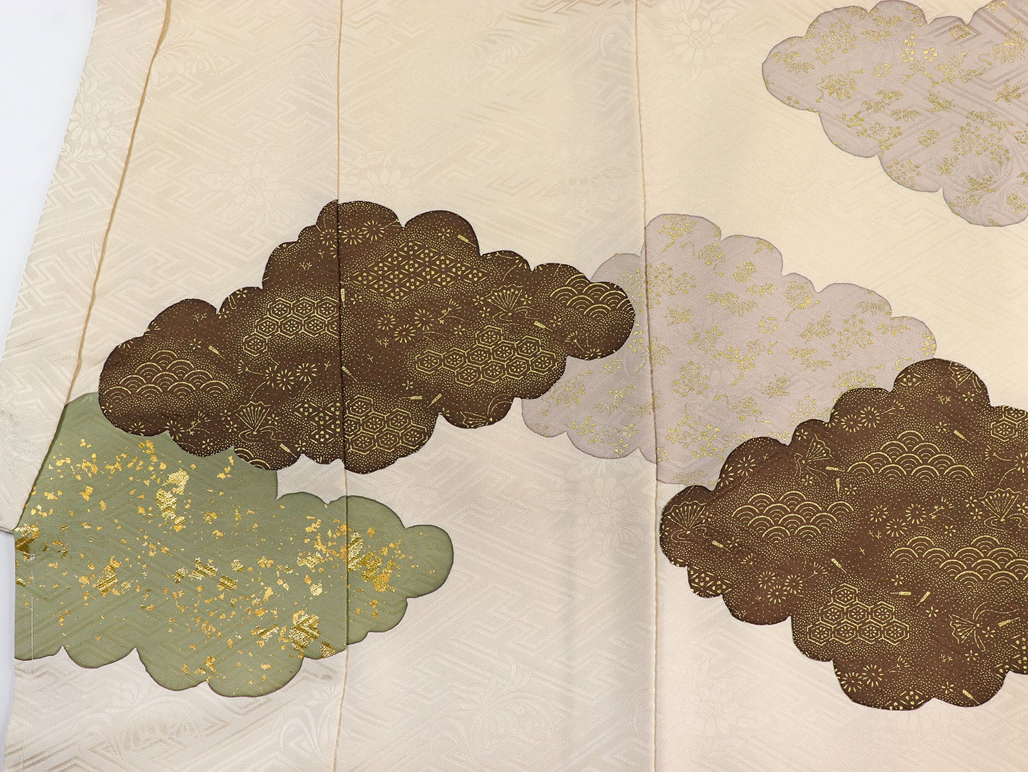 [レンタル] 男の子 お宮参り 産着 レンタル6点フルセット 正絹 雲取りに吉祥文様 紗綾形のベージュ色の宅配レンタル - 5