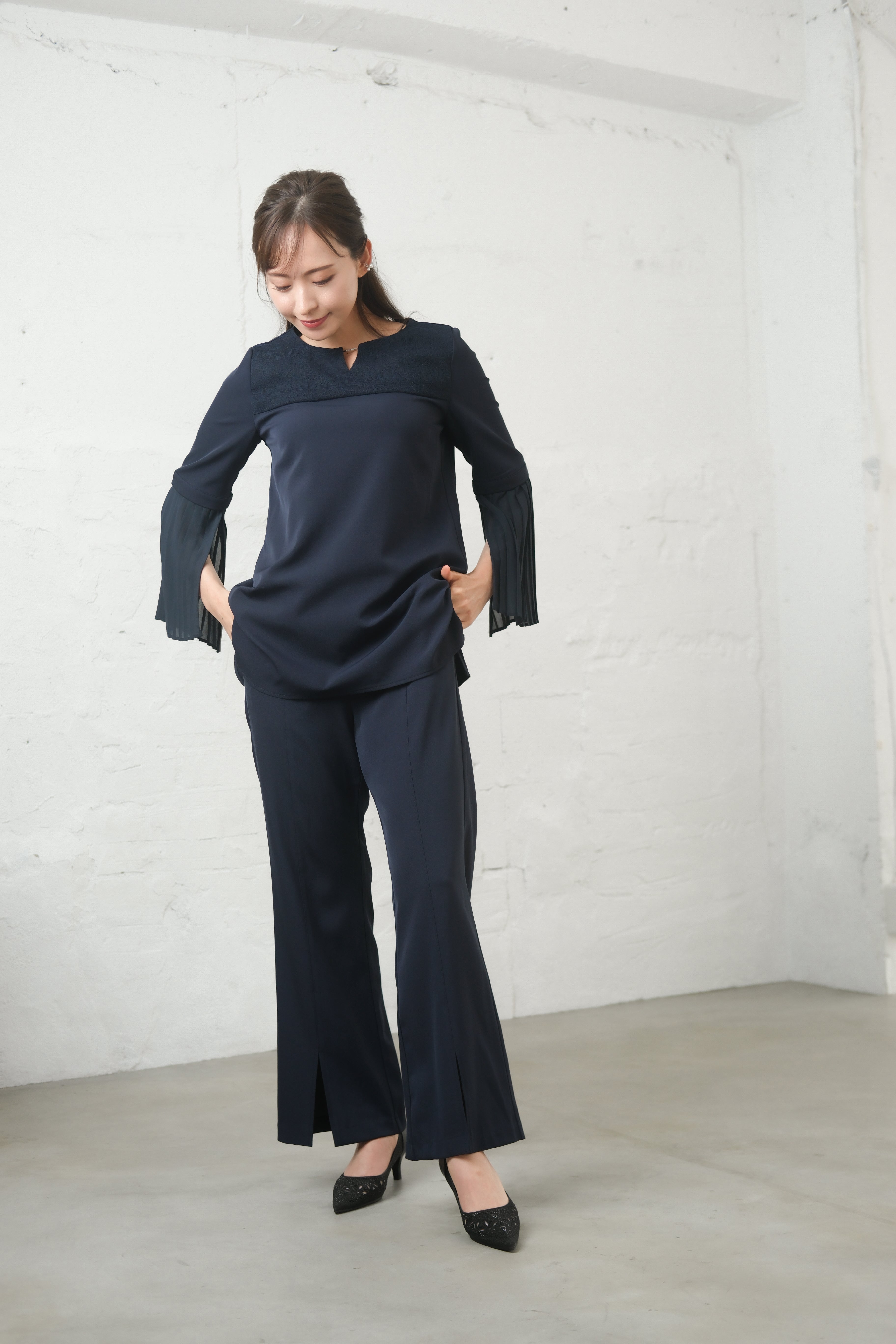 [レンタル] BELINDA DE CAPRIS プリーツ袖 セットアップ スリットパンツドレス ネイビーの宅配レンタル - 5