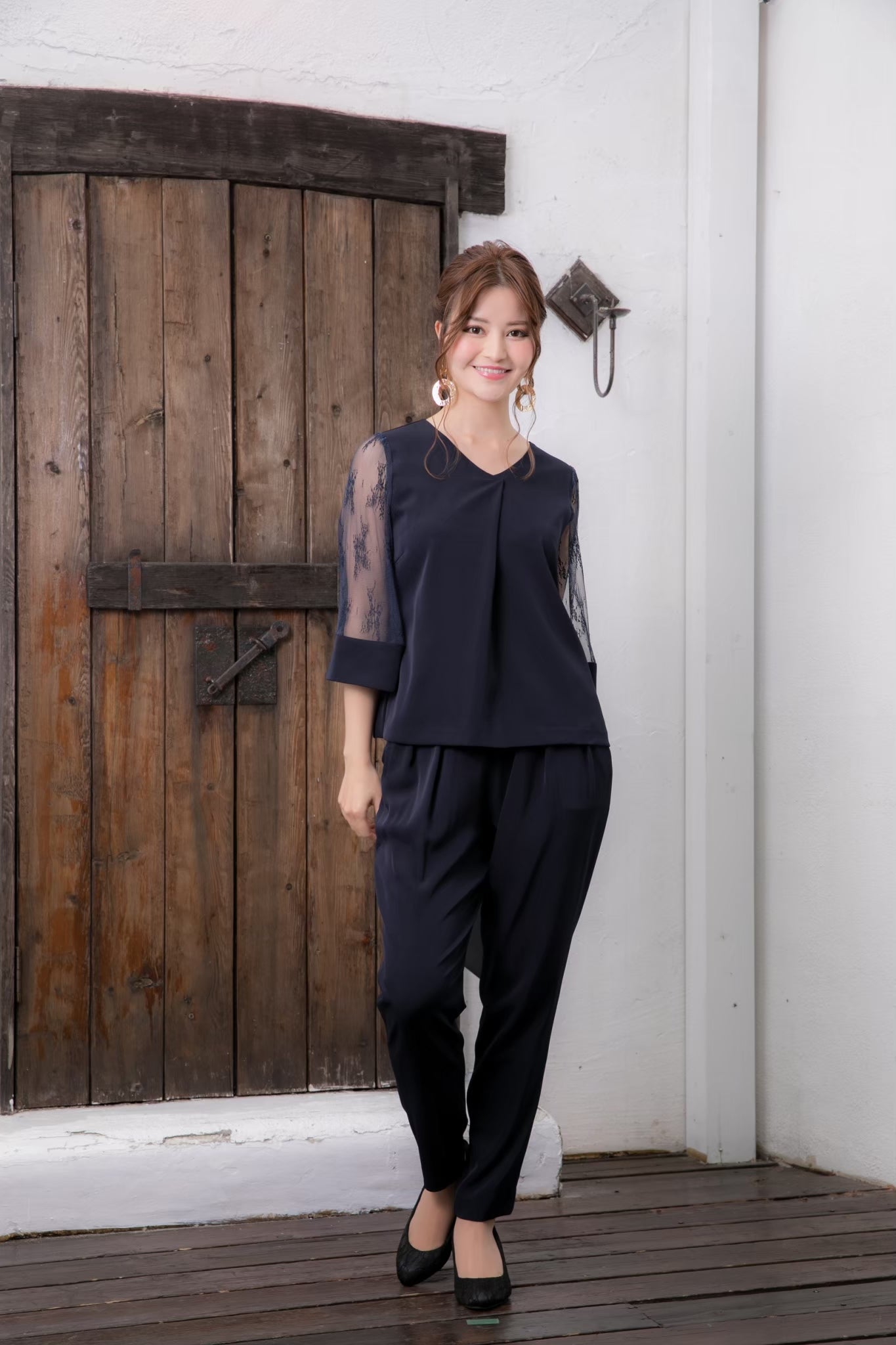 [レンタル] BELINDA DE CAPRIS チュールスリーブカフス セットアップ パンツドレス ネイビーの宅配レンタル - 2