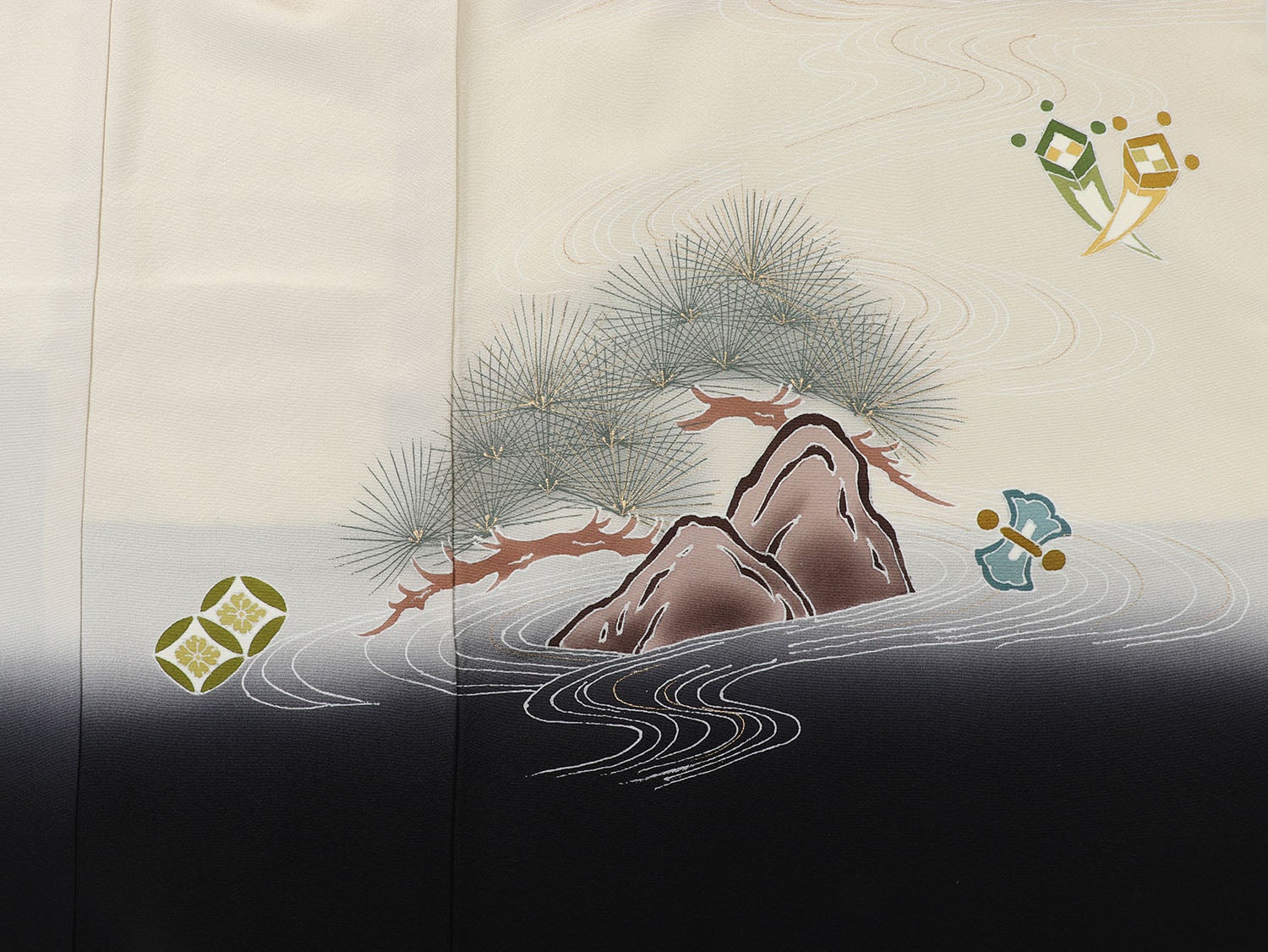 [レンタル] [手描友禅] 男の子 お宮参り 産着 レンタル6点フルセット 正絹 鷹に石庭 黒・クリーム色の宅配レンタル - 7