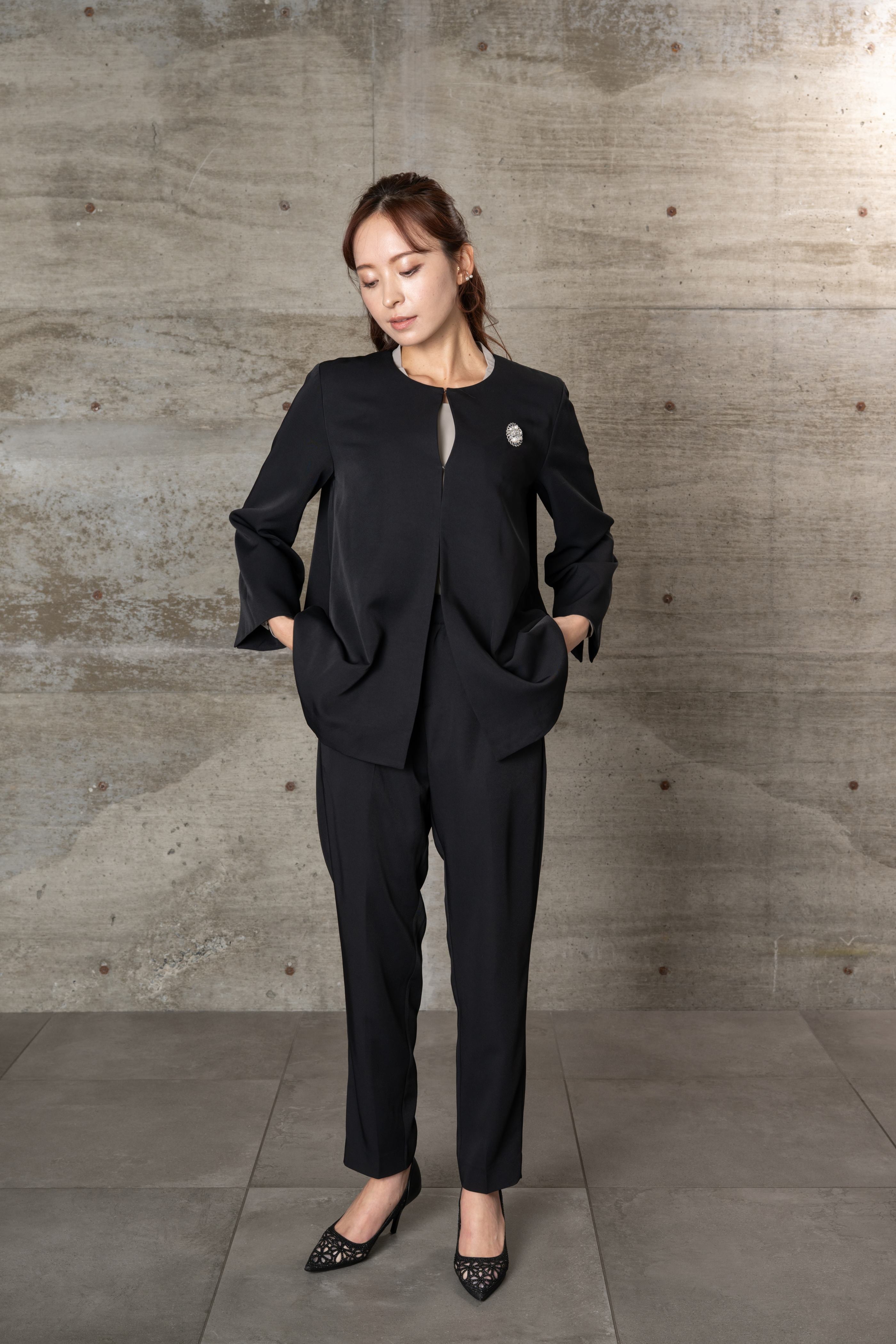 [レンタル] BELINDA DE CAPRIS ノーカラータック テーパード2P レディーススーツの宅配レンタル - 6