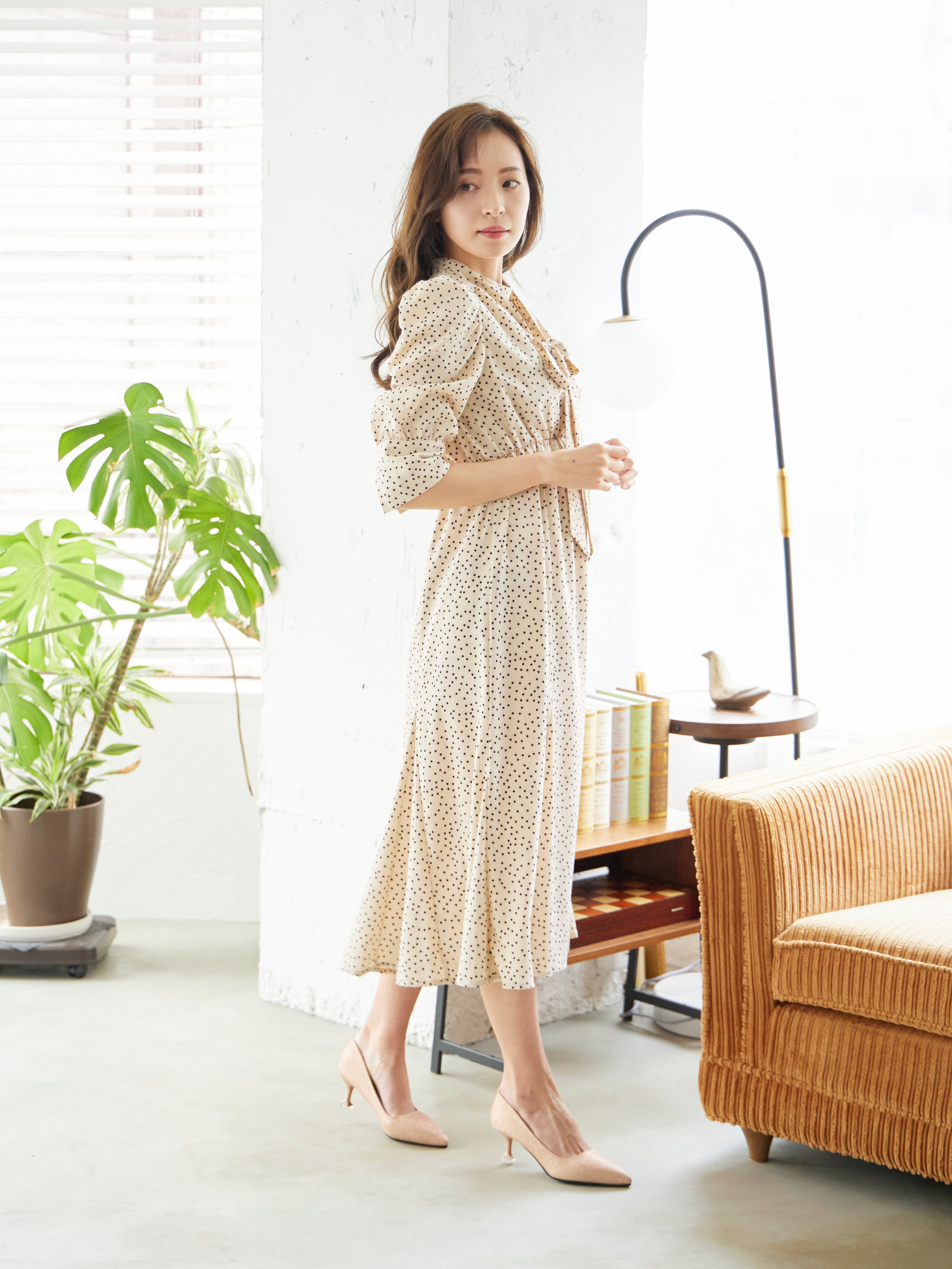 [レンタル] BELINDA DE CAPRIS ギャザースリーブ ドットワンピースドレス ベージュの宅配レンタル - 11