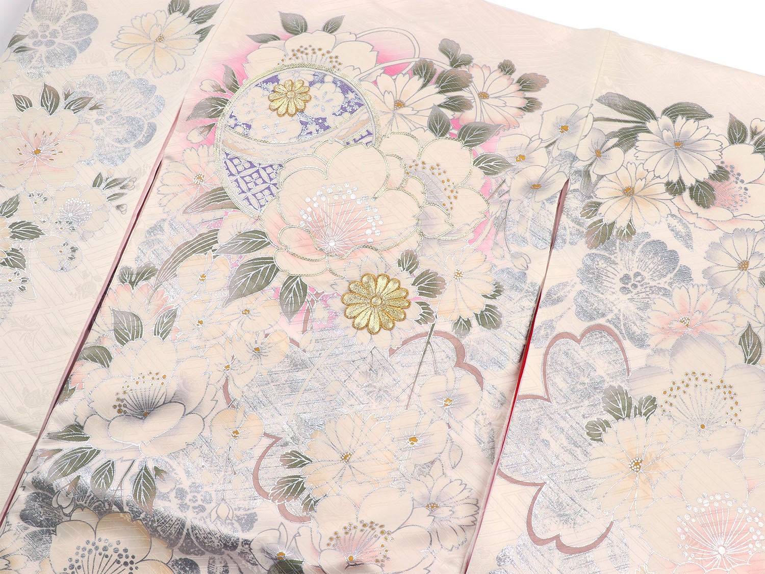 [レンタル] [手描友禅] 女の子 お宮参り 産着 手描友禅 レンタル6点フルセット 正絹 金駒刺繍の鞠に花づくし 紗綾形風の白色に濃いピンクぼかしの宅配レンタル - 4