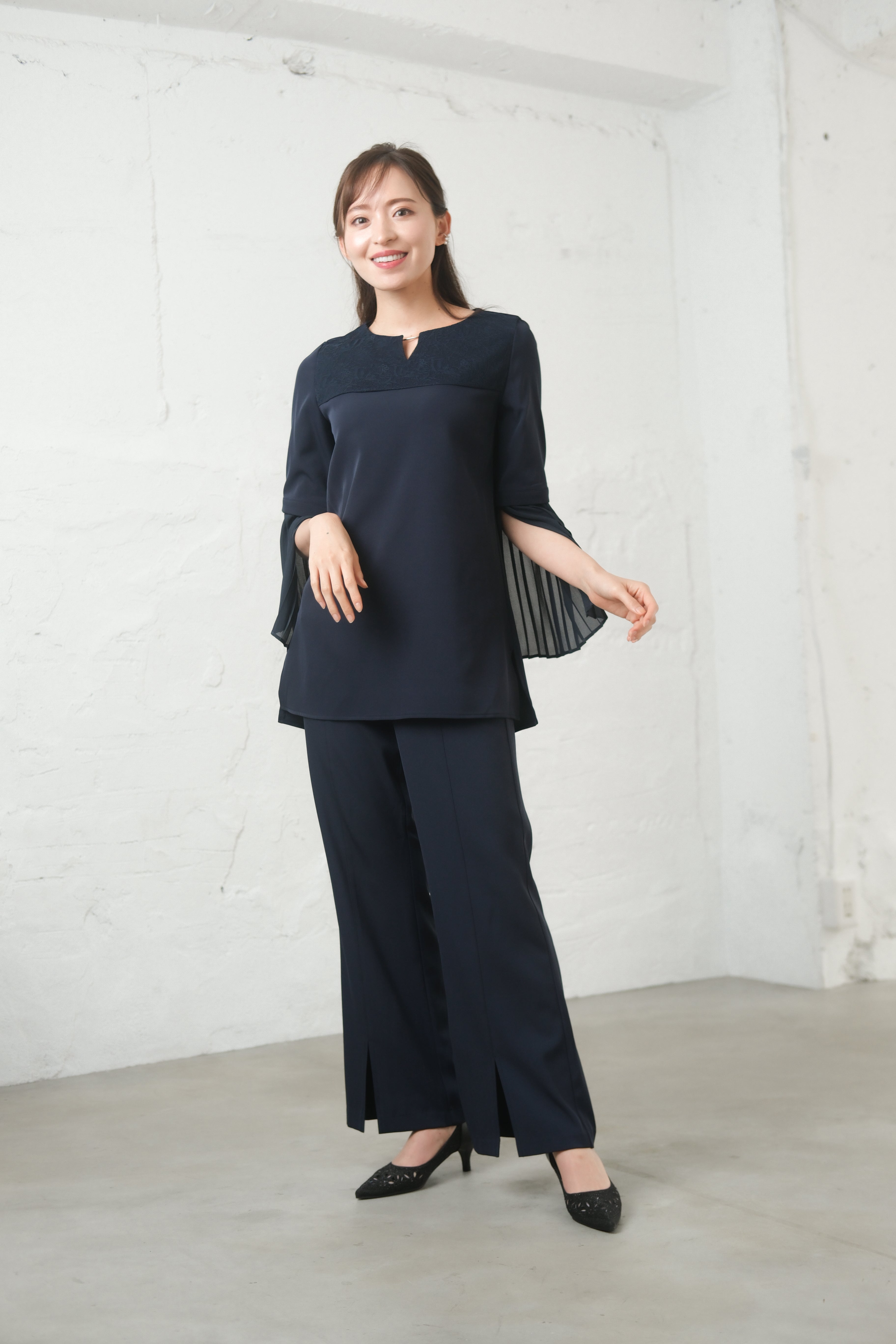 [レンタル] BELINDA DE CAPRIS プリーツ袖 セットアップ スリットパンツドレス ネイビーの宅配レンタル - 3