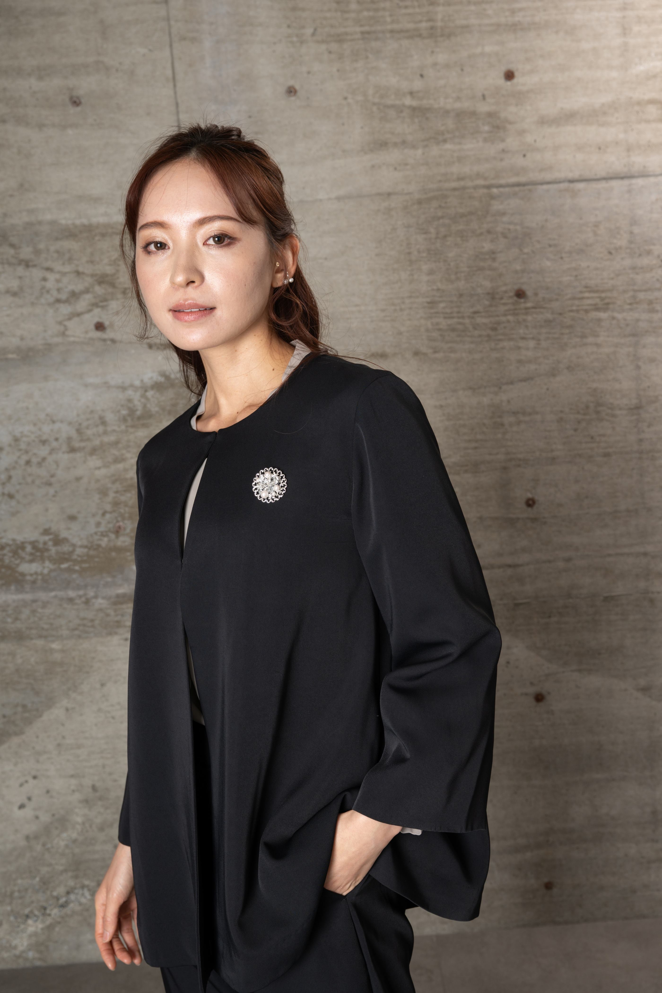 [レンタル] BELINDA DE CAPRIS ノーカラータック テーパード2P レディーススーツの宅配レンタル - 4