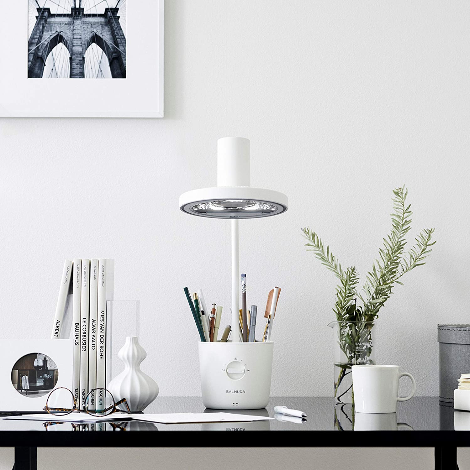 レンタル] バルミューダ The Light 太陽光LEDデスクトップライト