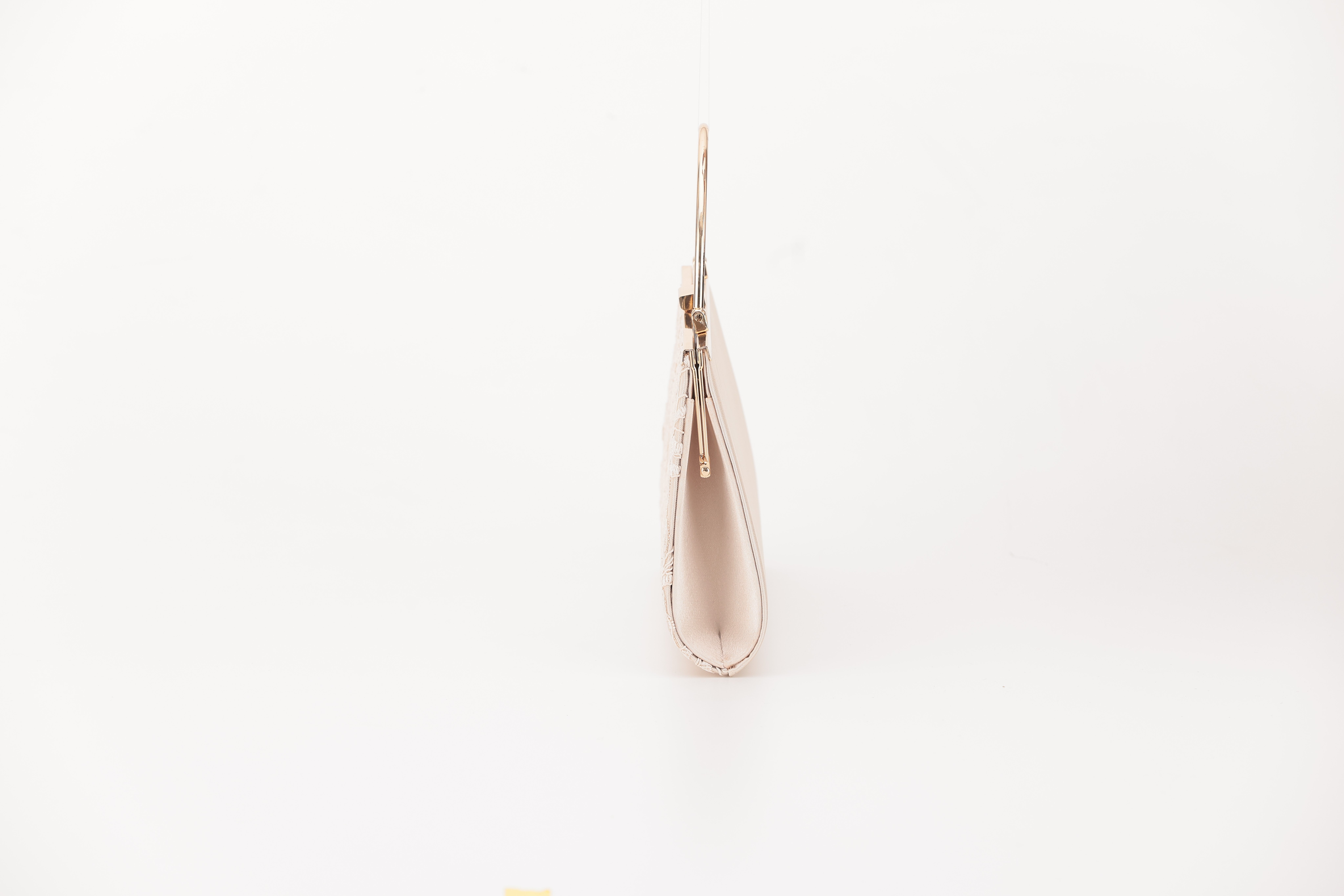 [レンタル] アートマリー 刺繍デザインパーティーバッグ ベージュの宅配レンタル - 2