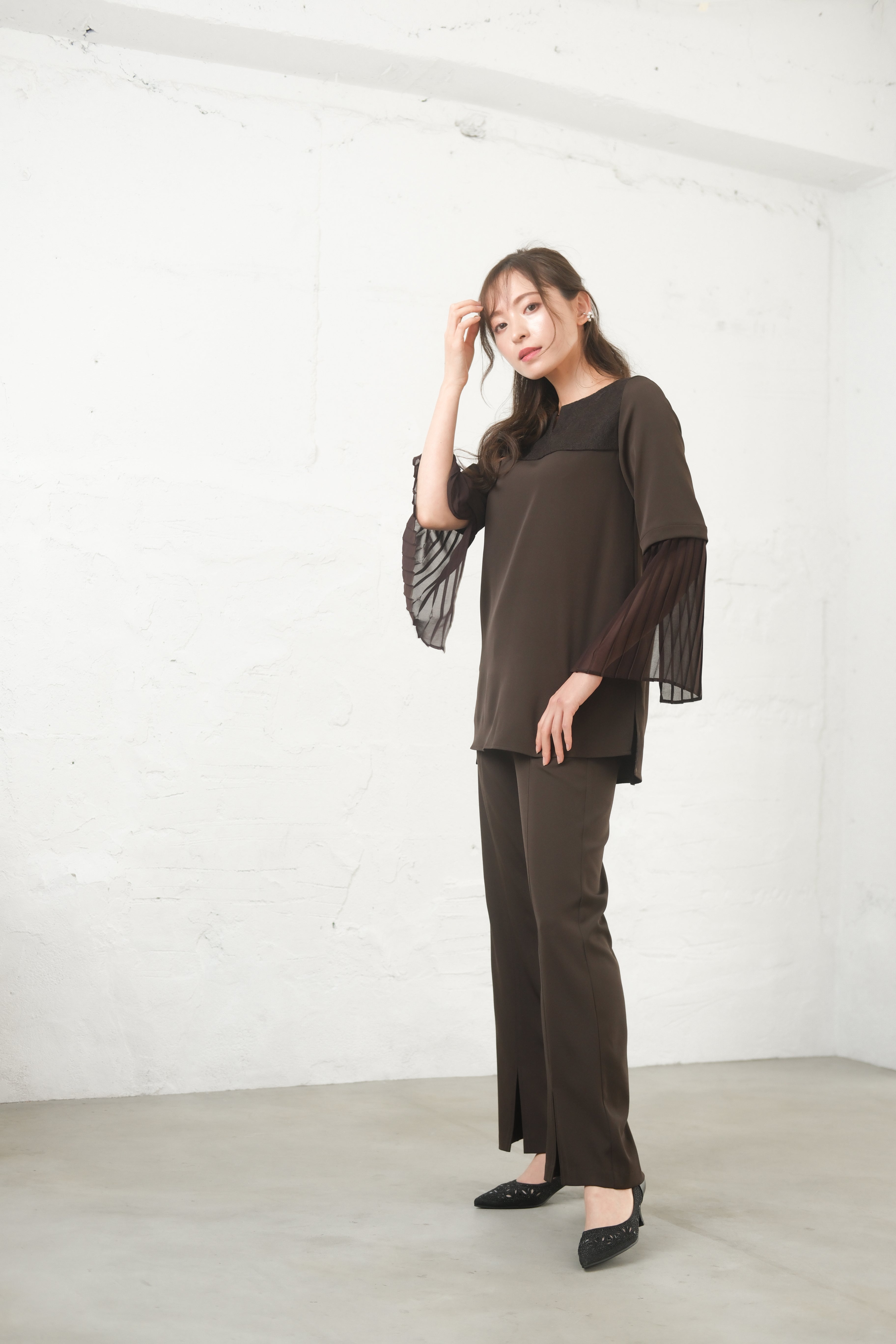 [レンタル] BELINDA DE CAPRIS プリーツ袖 セットアップ スリットパンツドレス ブラウンの宅配レンタル - 9