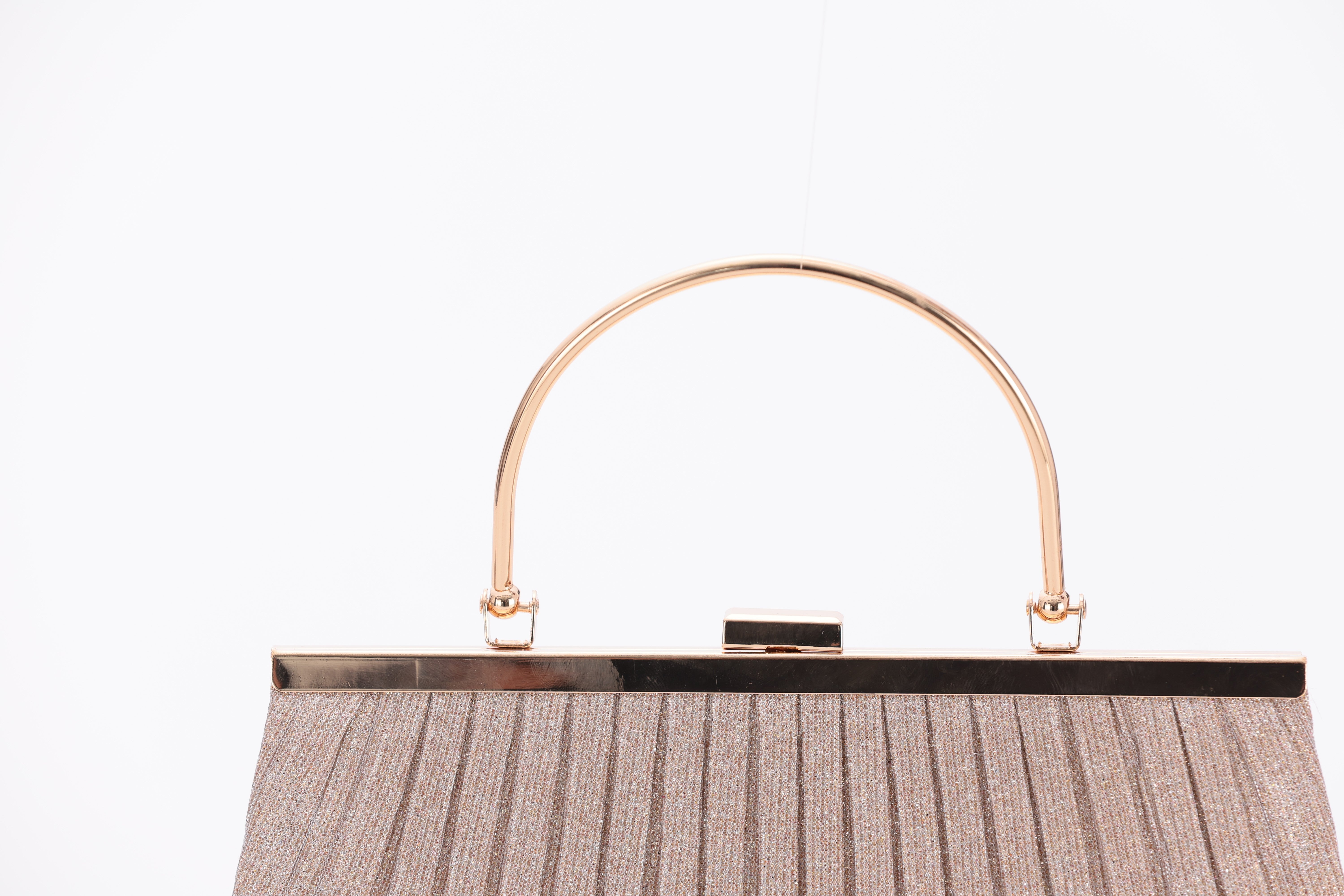 [レンタル] アートマリー メタルハンドルラメプリーツパーティーバッグ ベージュの宅配レンタル - 6