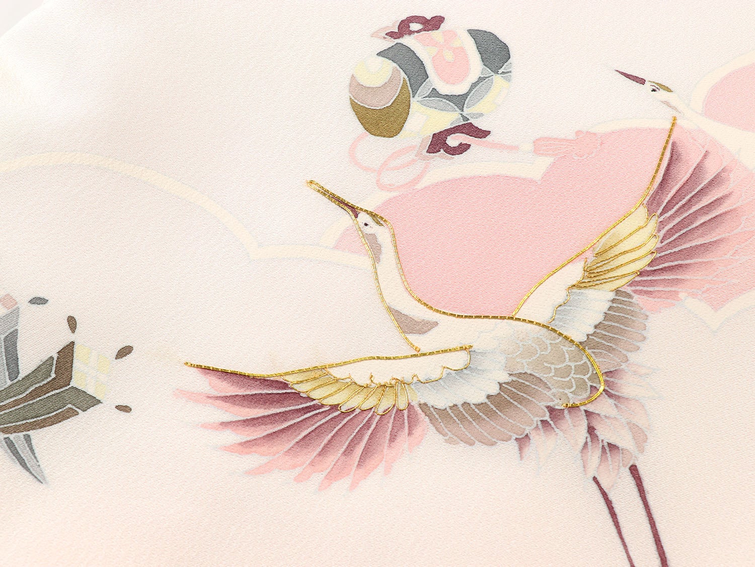 [レンタル] [手描友禅] 女の子 お宮参り 産着 手描友禅 レンタル6点フルセット 正絹 翔鶴に雲取り宝づくし 白色にクリームの宅配レンタル - 5