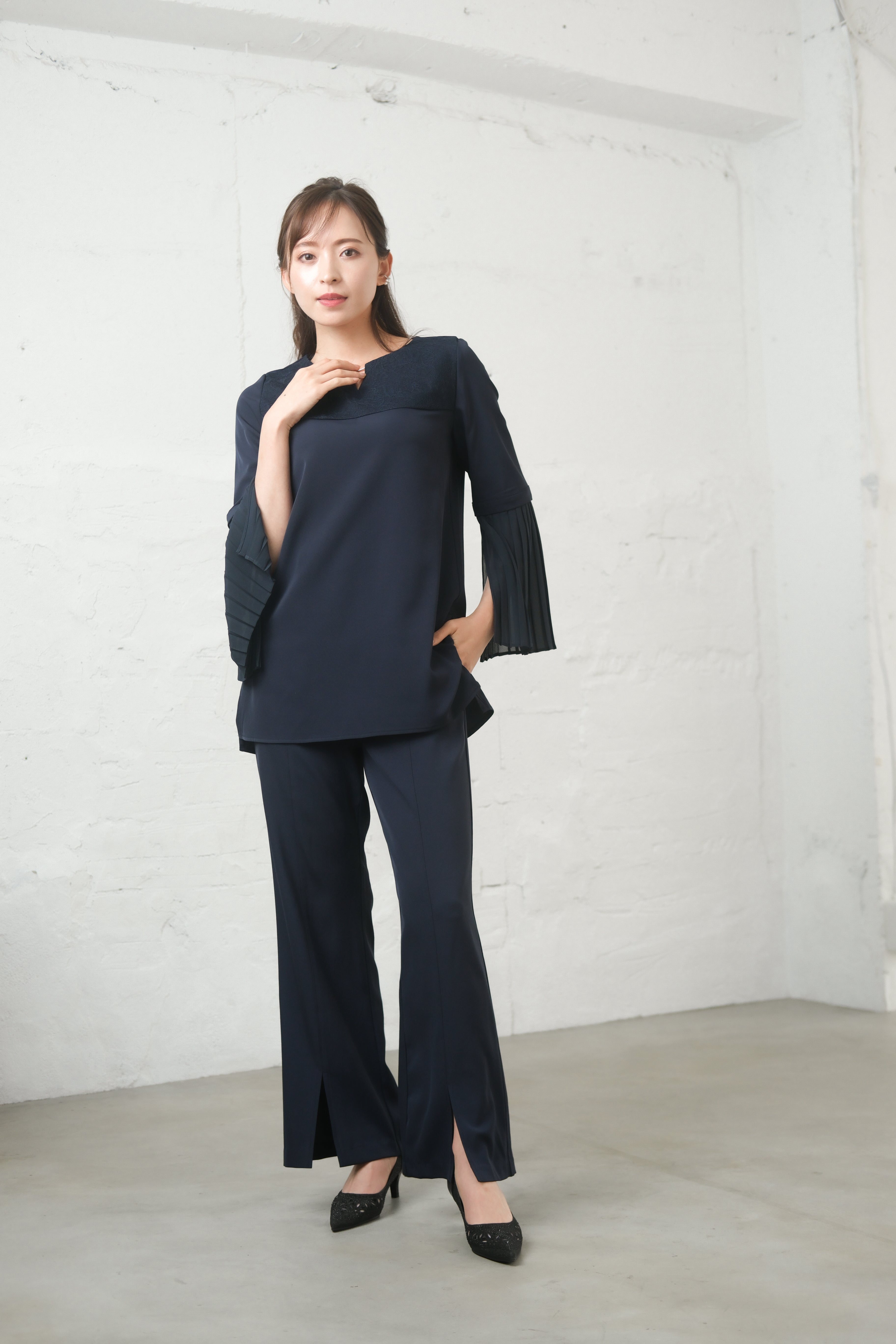 [レンタル] BELINDA DE CAPRIS プリーツ袖 セットアップ スリットパンツドレス ネイビーの宅配レンタル - 6