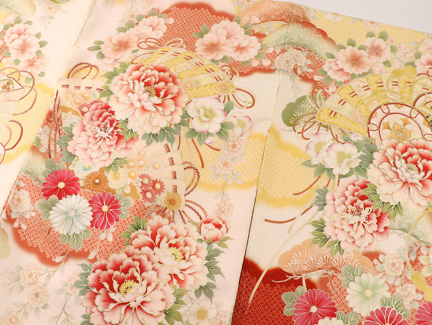 [レンタル] 女の子 お宮参り 産着 京都丸紅 / 華徒然 レンタル6点フルセット 正絹 牡丹と檜扇と貝桶 クリーム色の宅配レンタル - 4