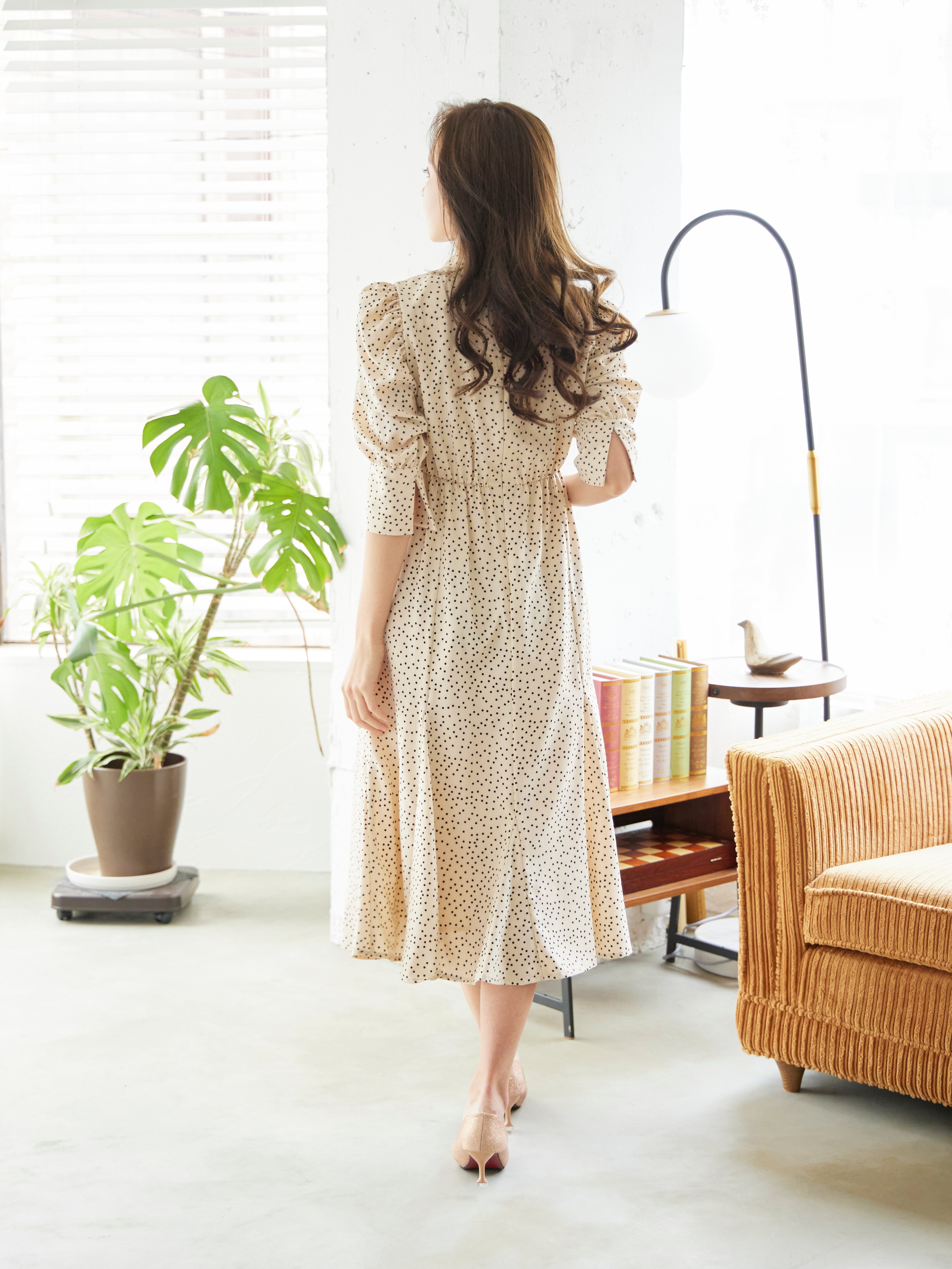 [レンタル] BELINDA DE CAPRIS ギャザースリーブ ドットワンピースドレス ベージュの宅配レンタル - 8