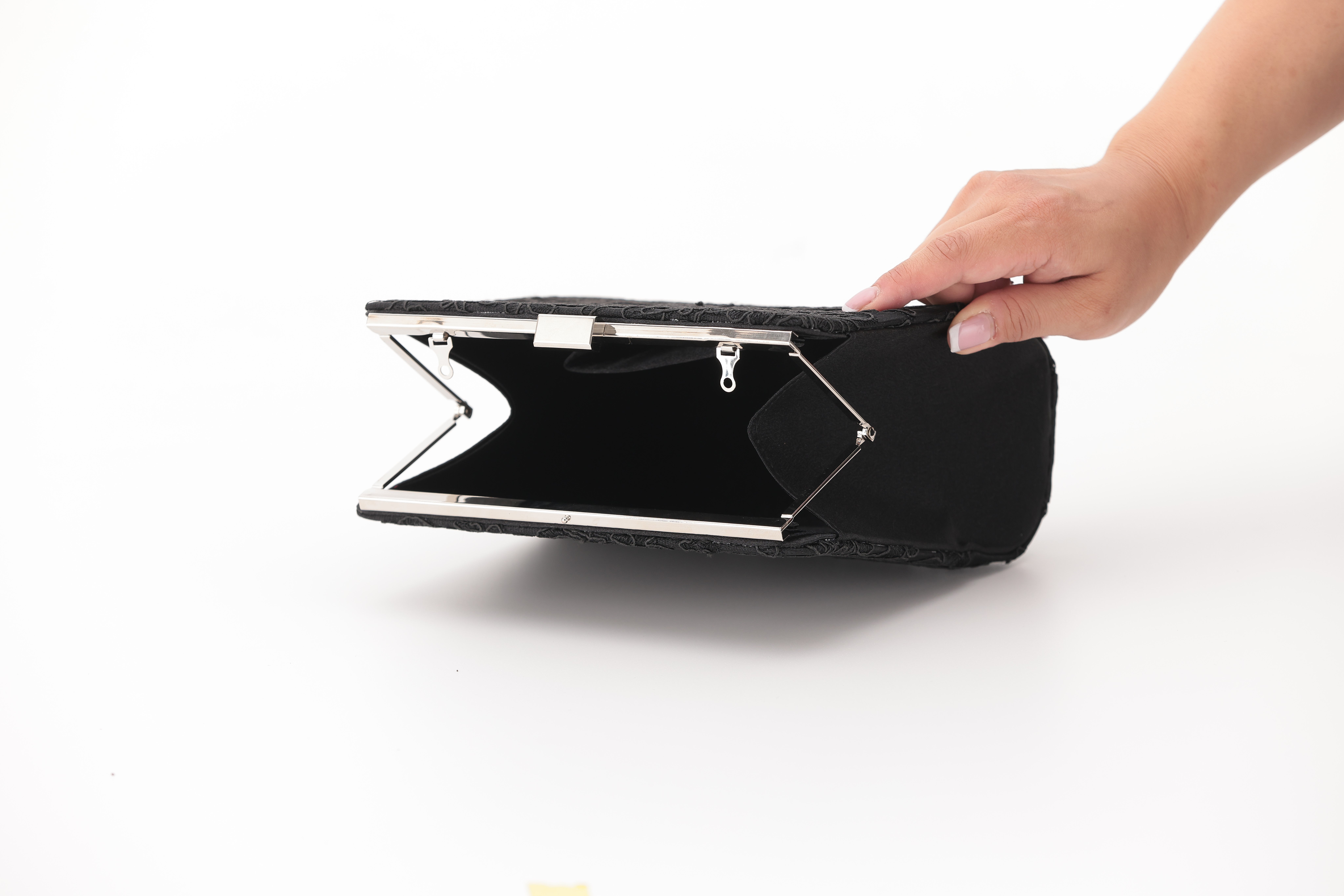 [レンタル] アートマリー 刺繍スクエアパーティーバッグ ブラックの宅配レンタル - 6