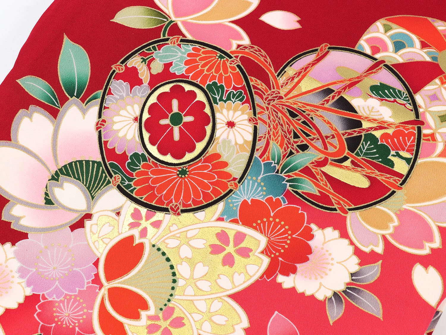 [レンタル] 女の子 お宮参り 産着 レンタル6点フルセット 正絹 古典調の鼓に桜散らし 濃い赤色の宅配レンタル - 4