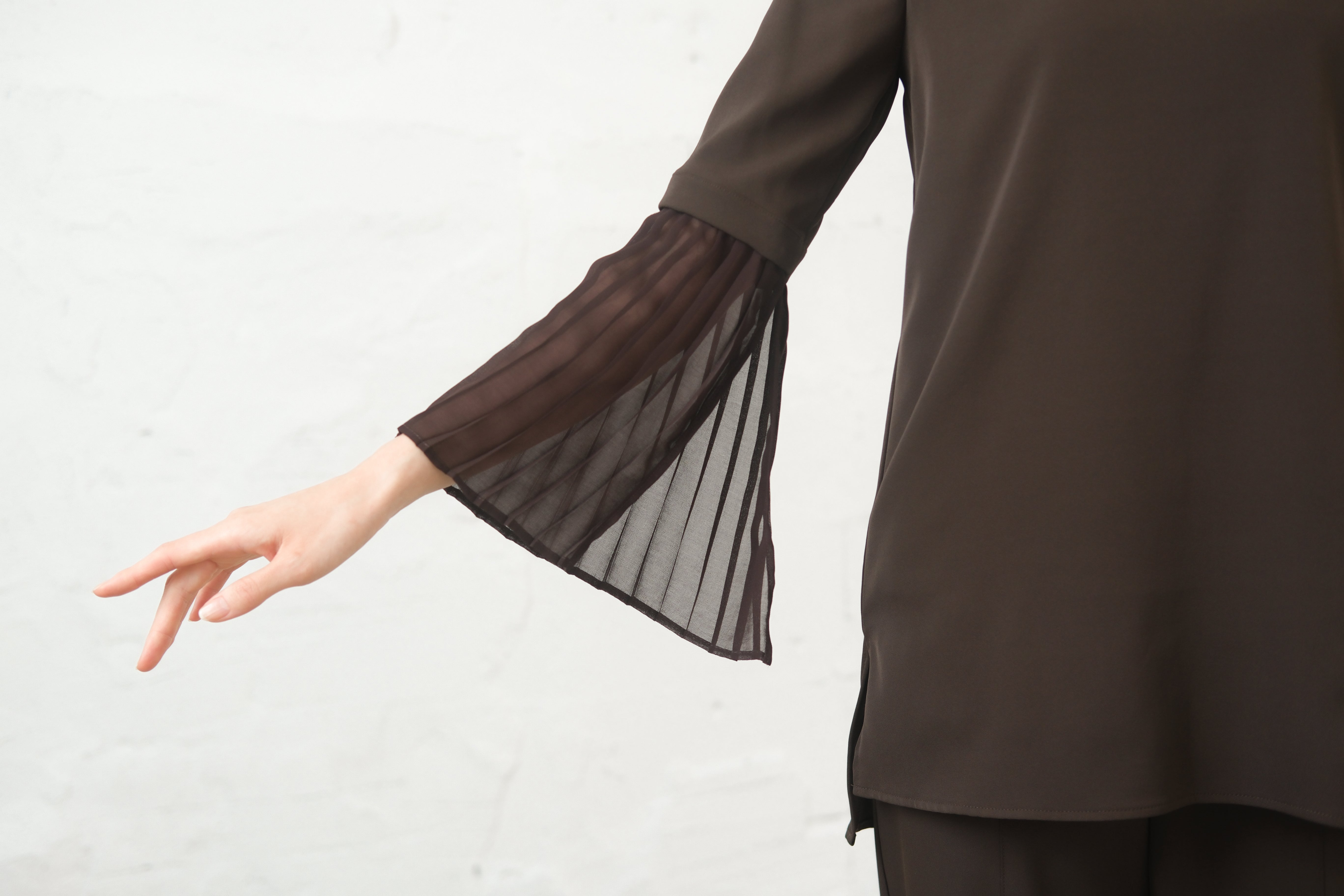 [レンタル] BELINDA DE CAPRIS プリーツ袖 セットアップ スリットパンツドレス ブラウンの宅配レンタル - 13