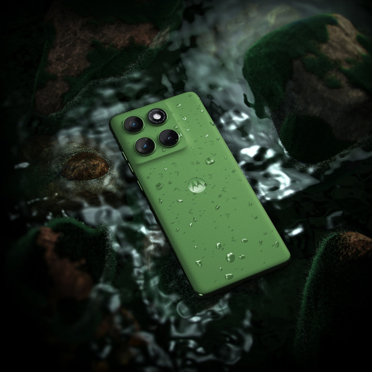 MOTOROLA(モトローラ) motorola edge 60 SIMフリースマートフォン 防水・耐久性能イメージ（水濡れ）