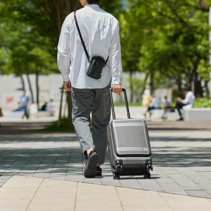 [レンタル] [1-3泊向けサイズ]BERMAS EURO CITY2 No.60295 フロントオープンファスナー38L 48cm ハードスーツケース ジェットブラックの宅配レンタル - 2