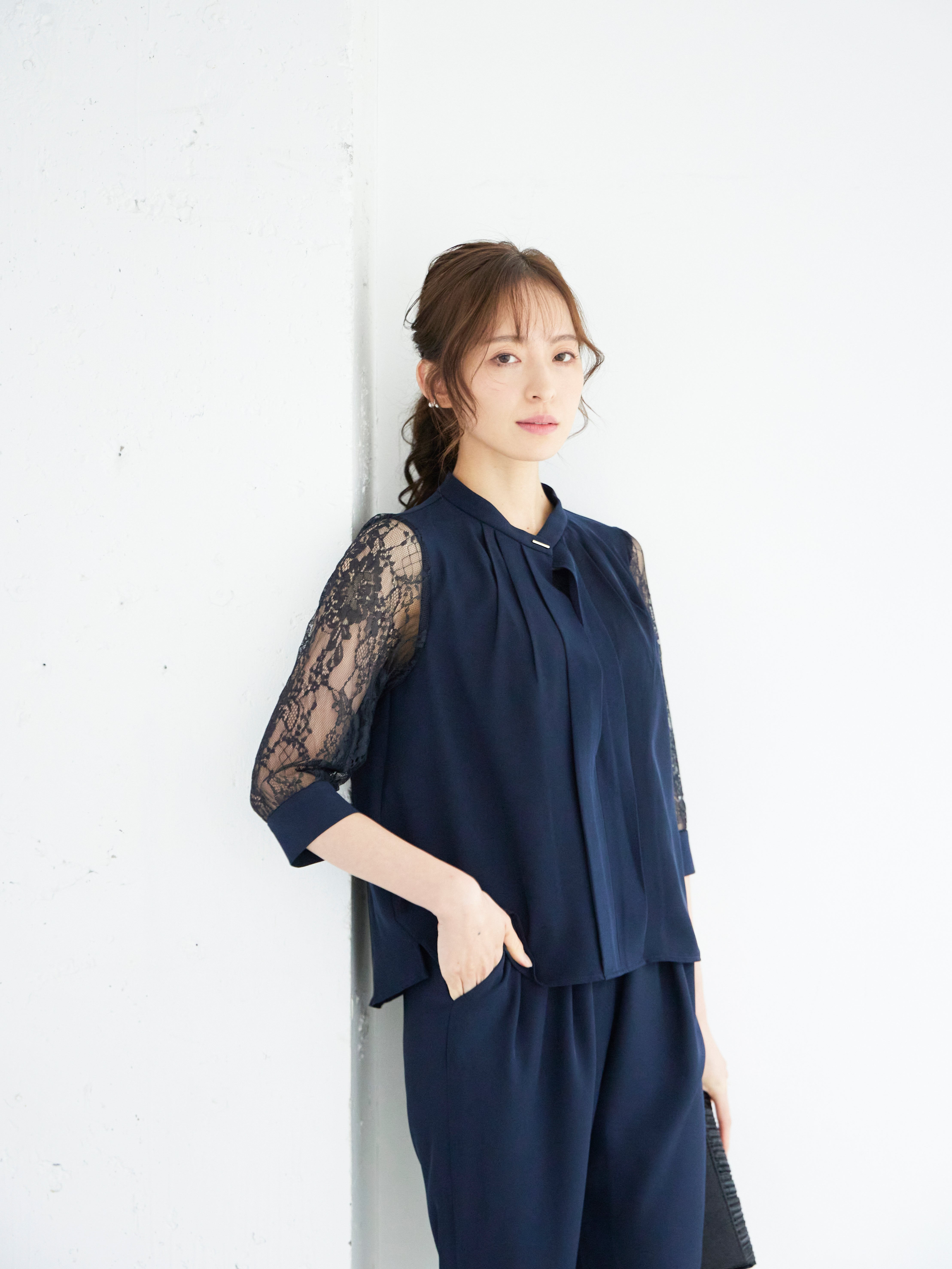 [レンタル] BELINDA DE CAPRIS 前開きブラウス セットアップ テーパードパンツドレス ネイビーの宅配レンタル - 17