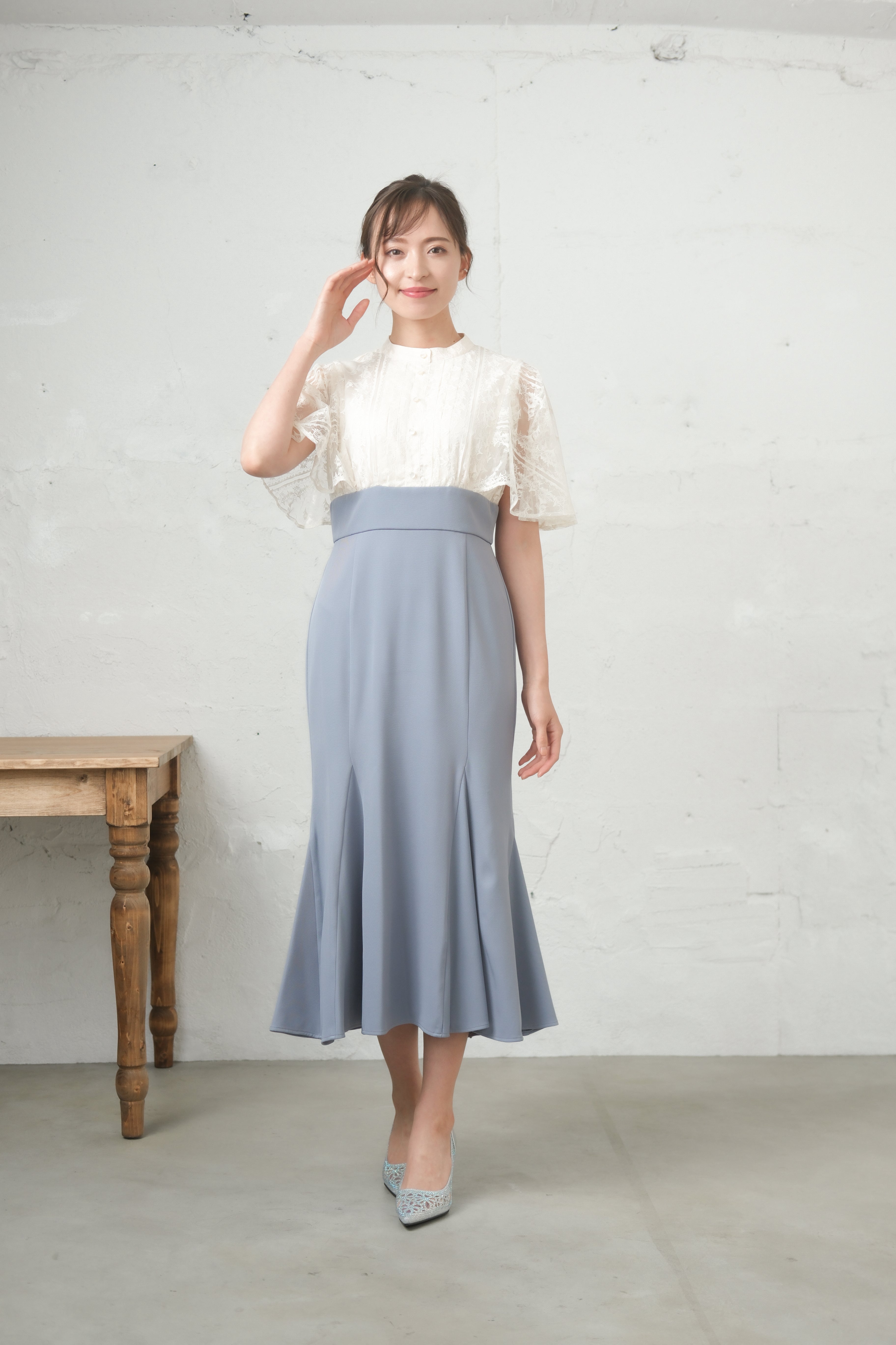 [レンタル] BELINDA DE CAPRIS レース切り替えマーメイド ワンピースドレス オフホワイト×ブルーの宅配レンタル - 3