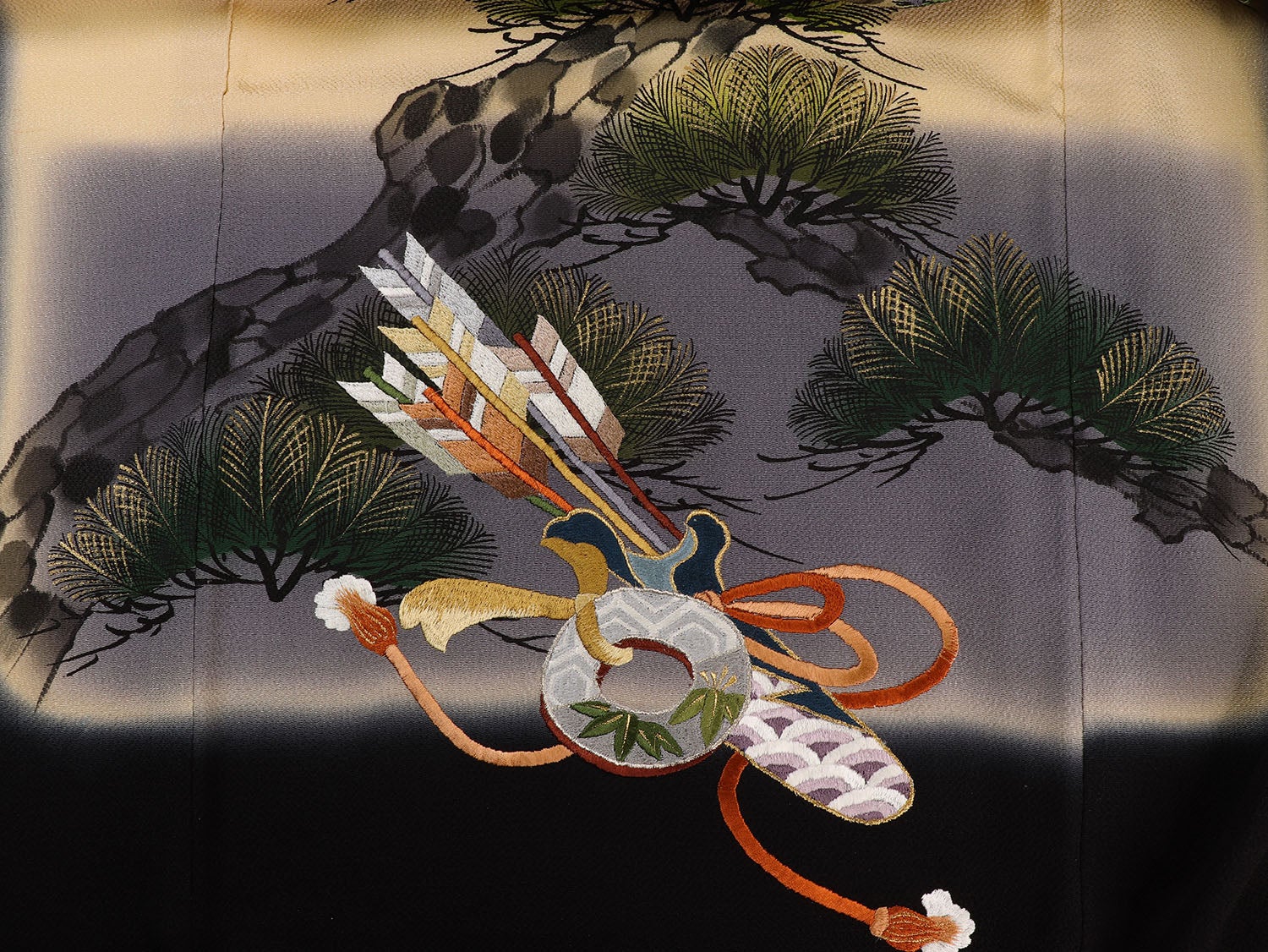 [レンタル] 男の子 お宮参り 産着 レンタル6点フルセット 正絹 刺繍の鷹と弓矢 黒色の宅配レンタル - 5