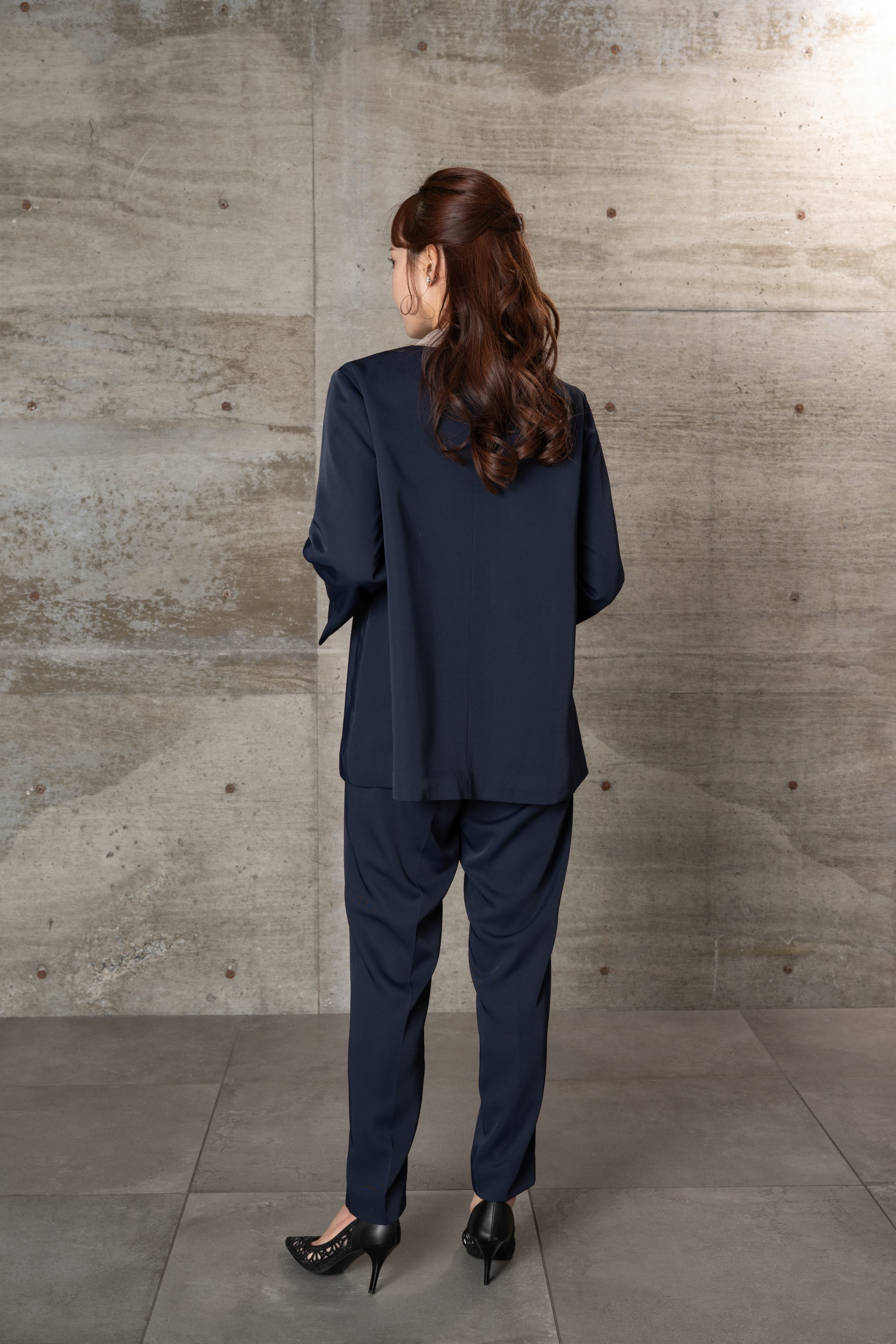 [レンタル] BELINDA DE CAPRIS ノーカラータック テーパード2P レディーススーツの宅配レンタル - 14