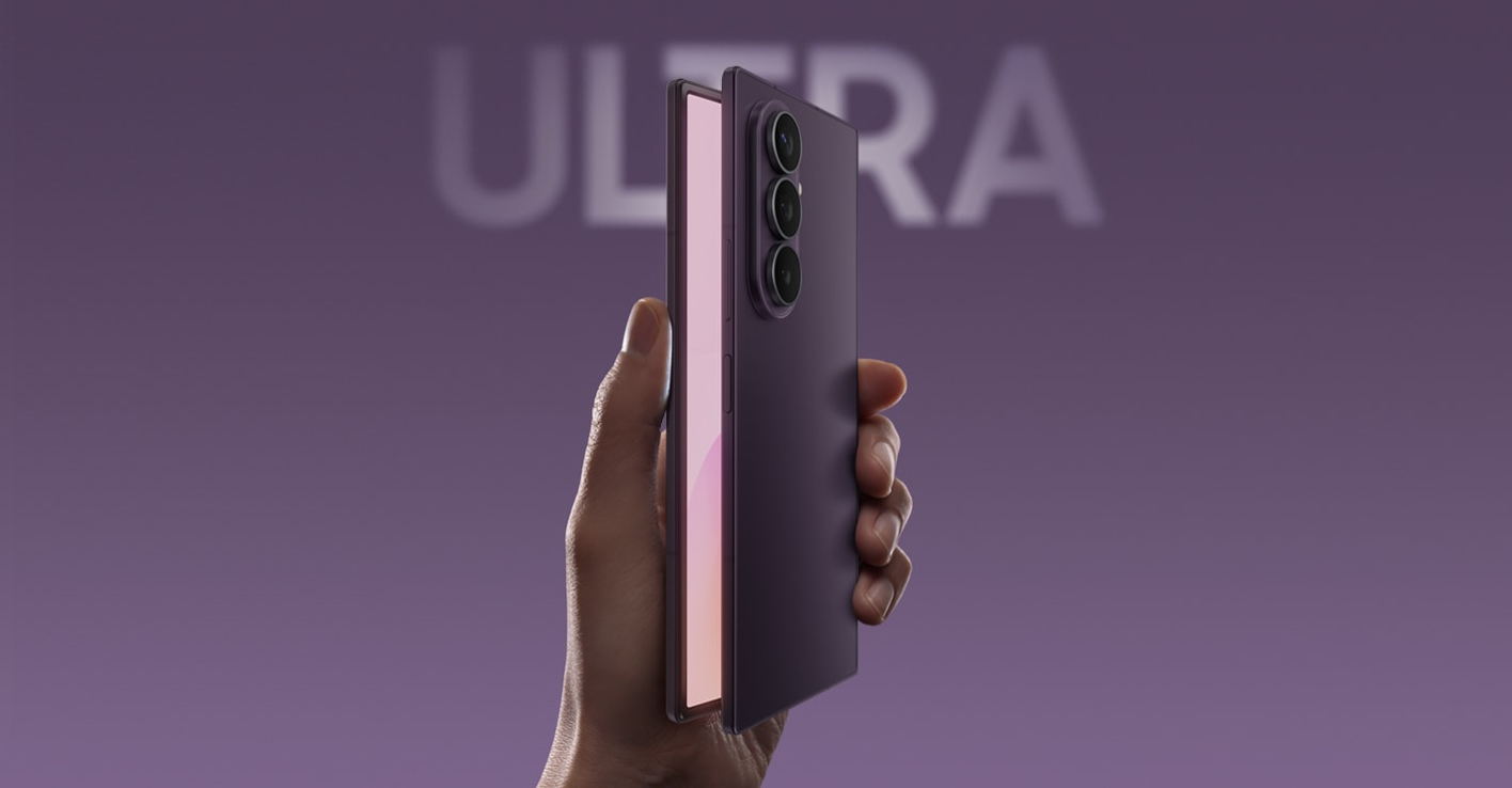 サムスン(Samsung) Galaxy Z Fold8 Ultra 256GB スマートフォン 本体を縦に手に持つ 背面 バイオレットシャドウ - 21
