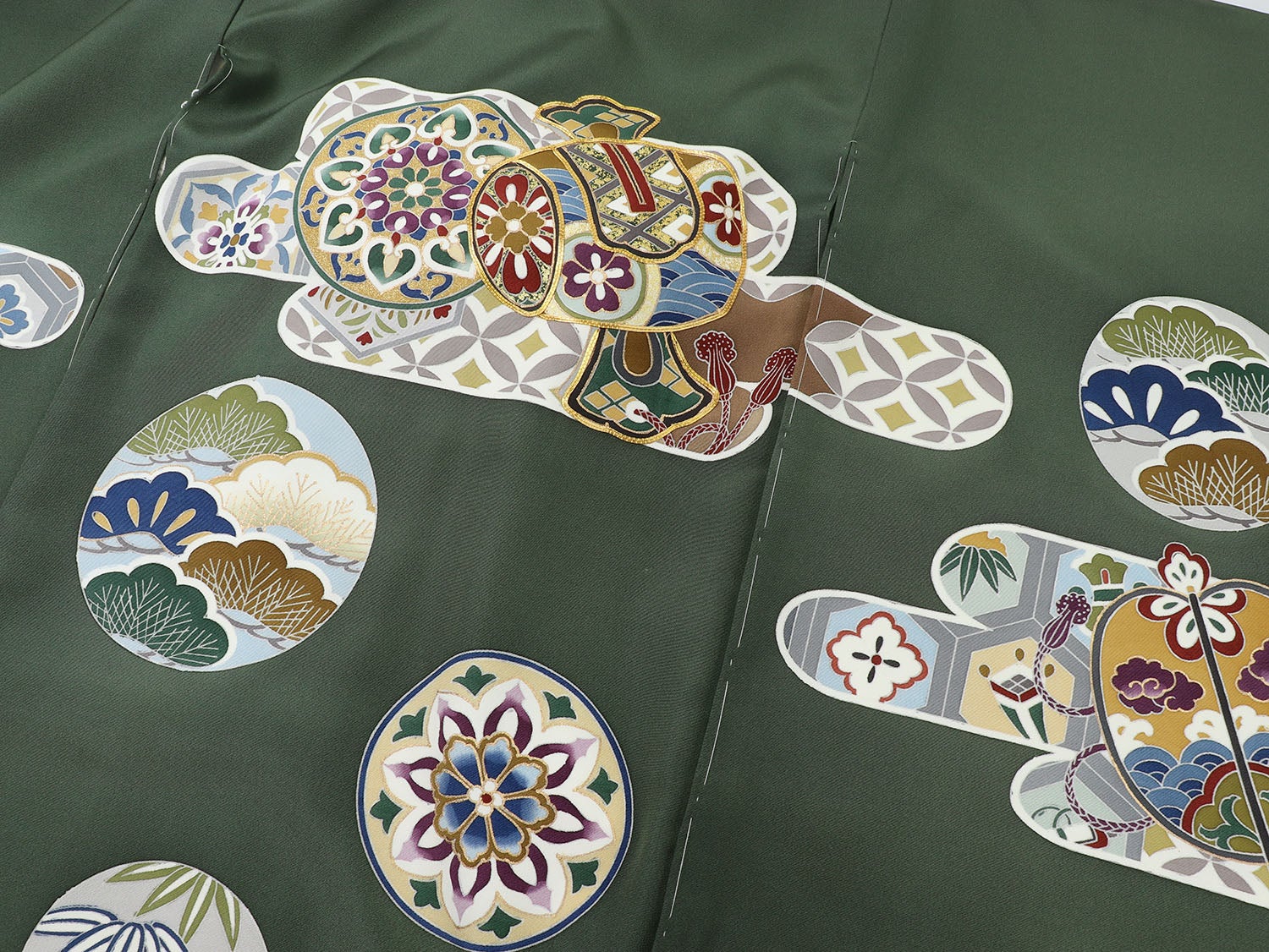 [レンタル] [手描友禅] 男の子 お宮参り 産着 手描友禅 レンタル6点フルセット 正絹 霞に小槌 深緑色の宅配レンタル - 4