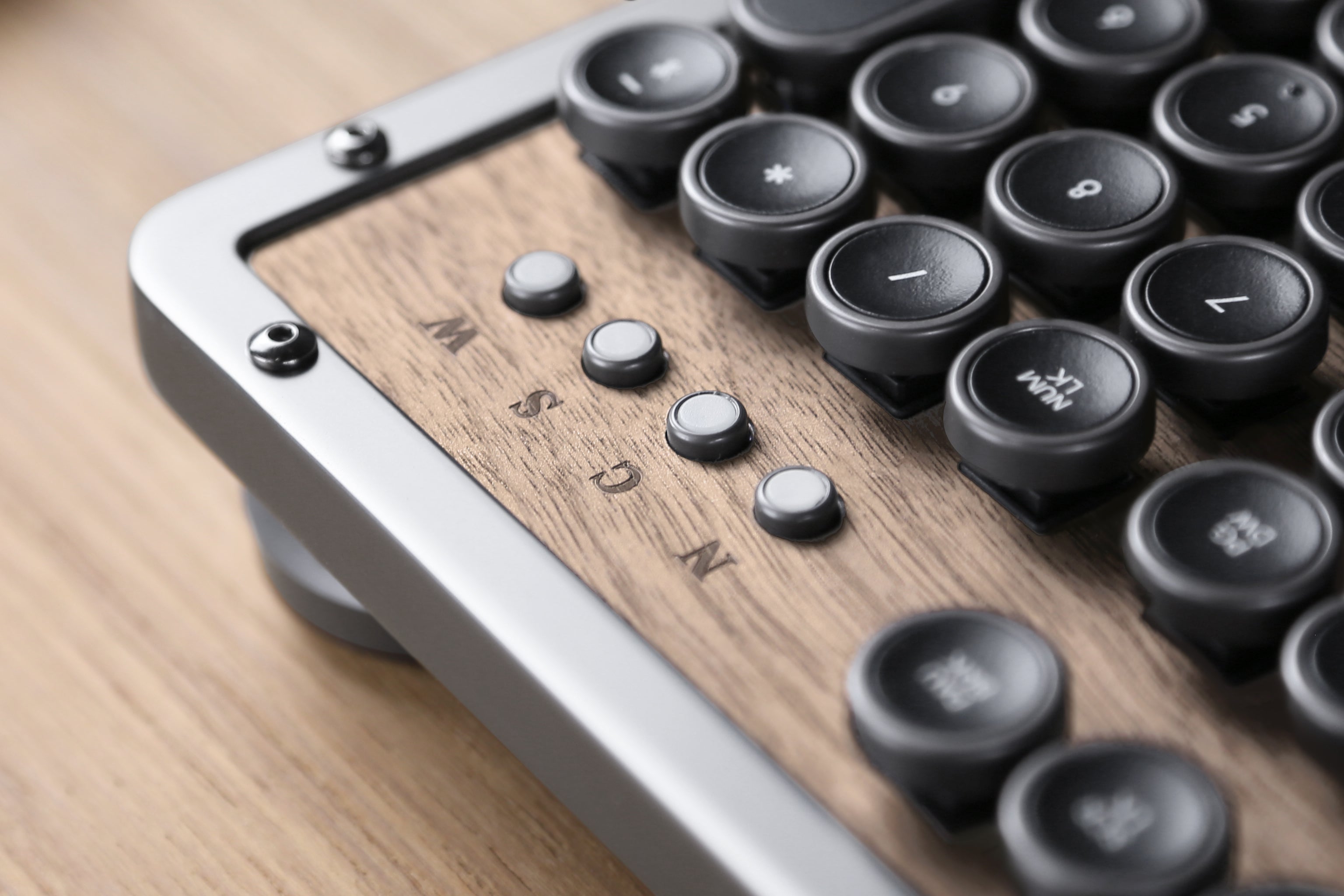 [レンタル] AZIO Bluetooth/USB有線接続 タイプライター式 キーボード ウッド - 3