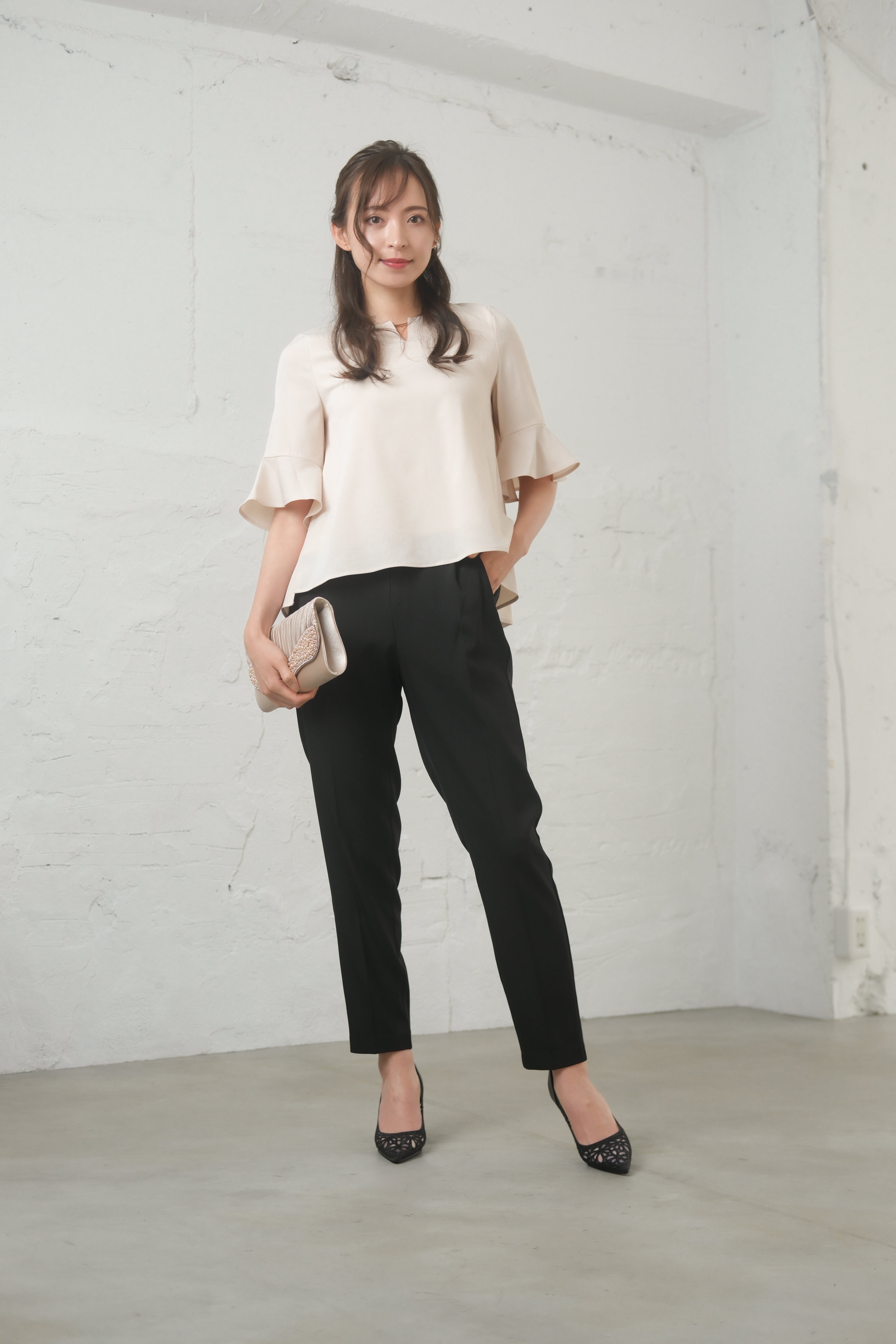 [レンタル] BELINDA DE CAPRIS パンツドレス バックレーストップス 2点セット ベージュ×ブラックの宅配レンタル - 2