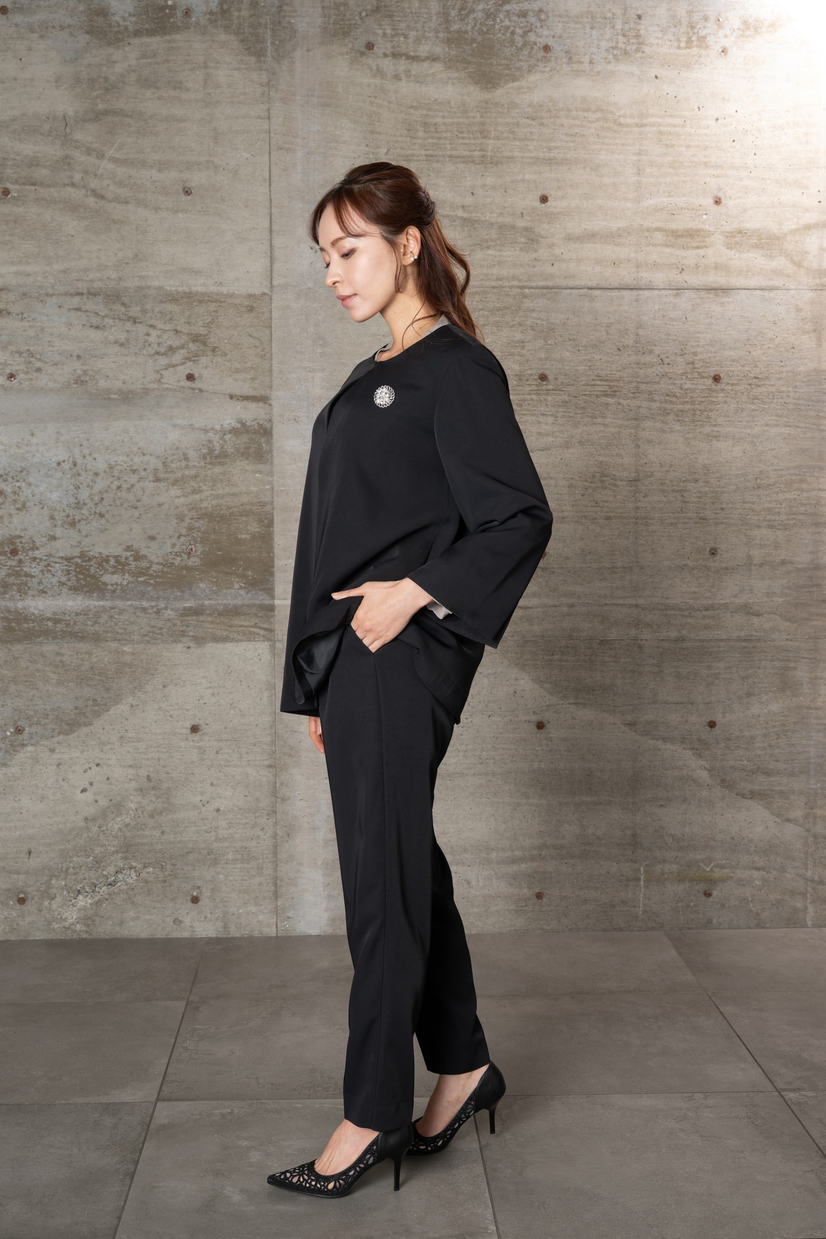 [レンタル] BELINDA DE CAPRIS ノーカラータック テーパード2P レディーススーツの宅配レンタル - 9