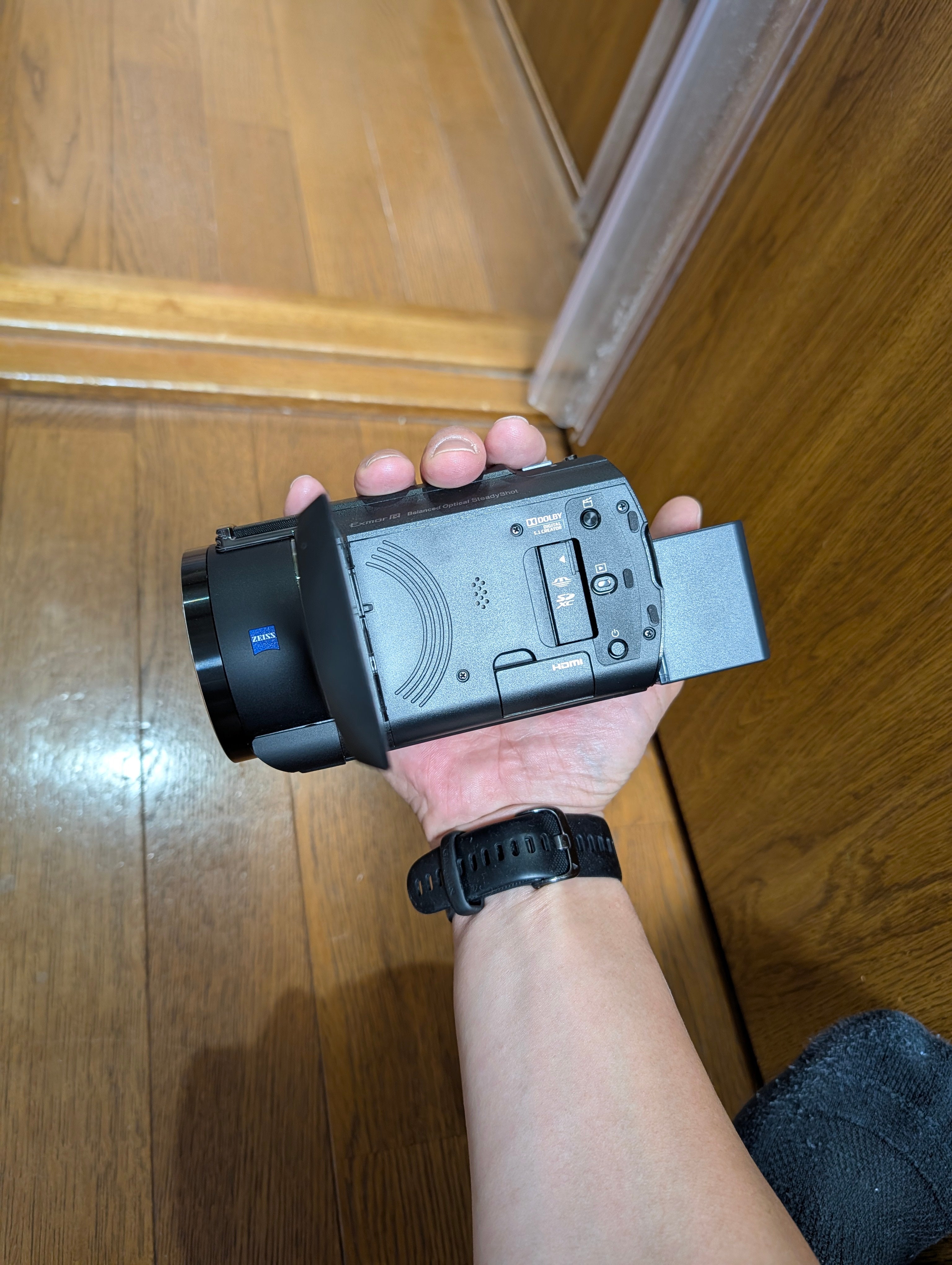 いの様のソニー 4Kビデオカメラ FDR-AX45A + 大容量予備バッテリー NP