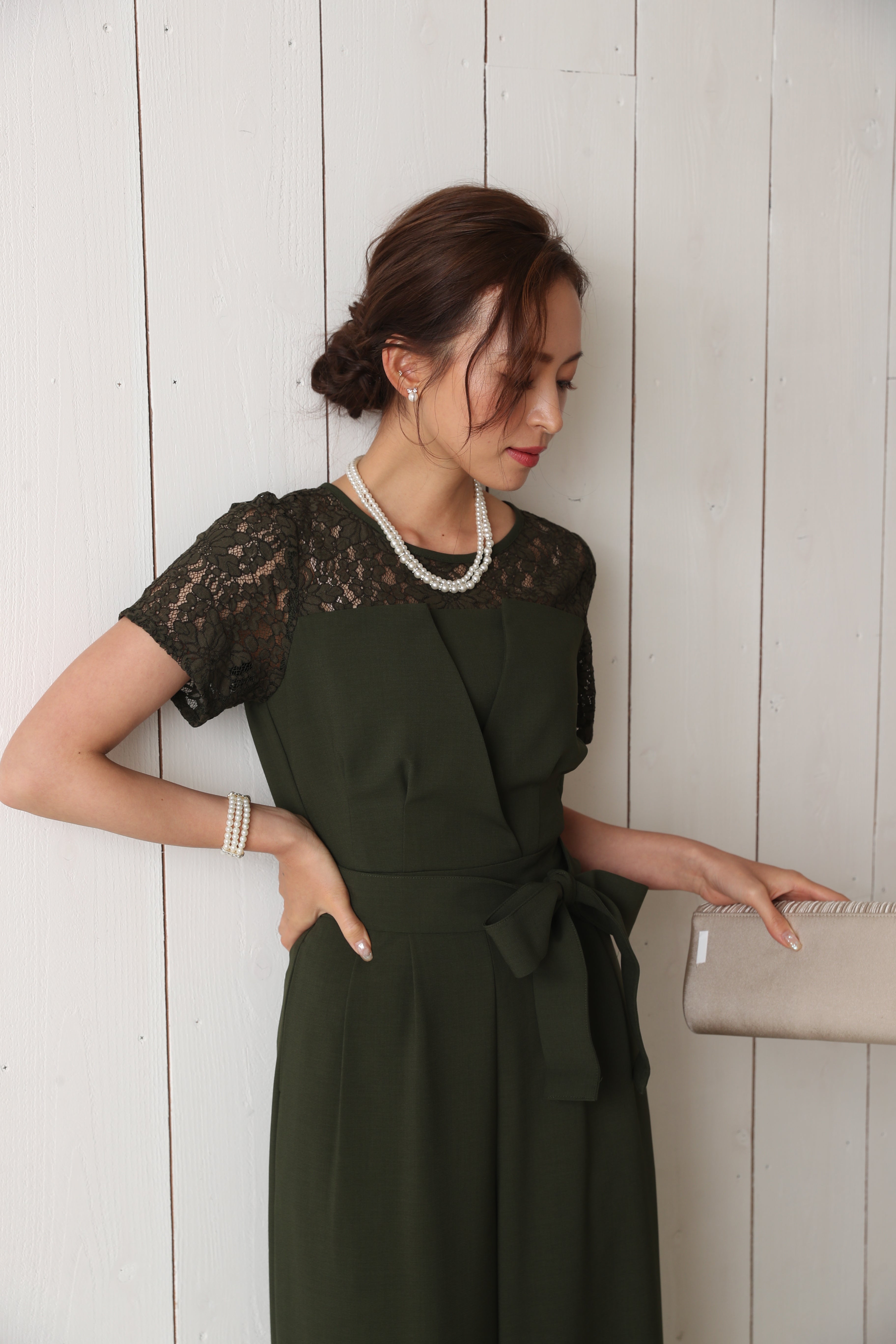 [レンタル] BELINDA DE CAPRIS 袖付きタックテーパード オールインワン パンツドレス カーキの宅配レンタル - 40