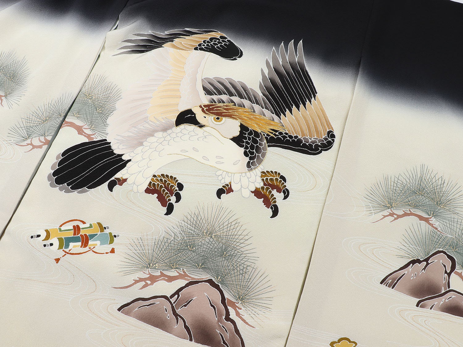 [レンタル] [手描友禅] 男の子 お宮参り 産着 レンタル6点フルセット 正絹 鷹に石庭 黒・クリーム色の宅配レンタル - 4