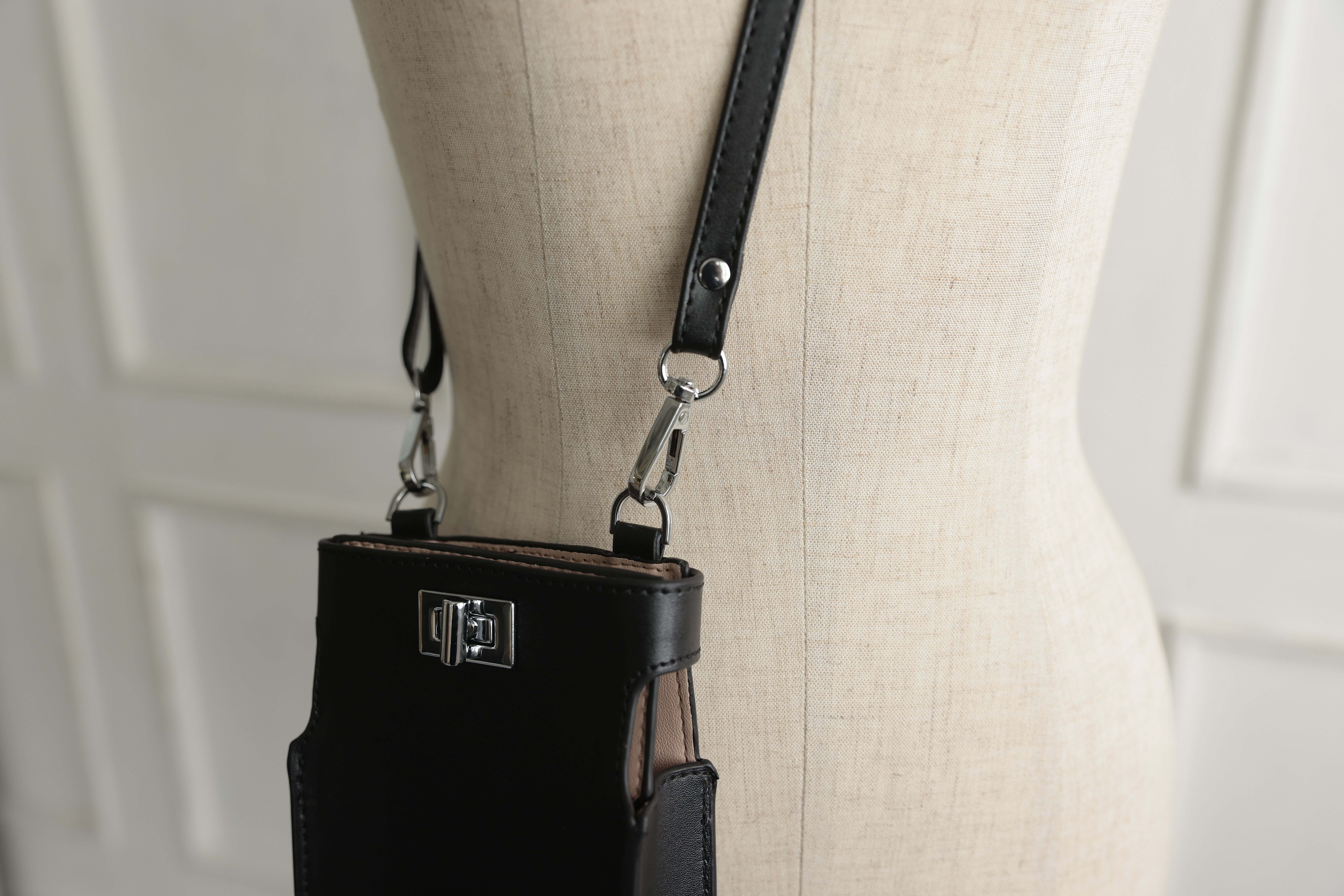 [レンタル] アートマリー スマホショルダーバッグ ブラックの宅配レンタル - 8