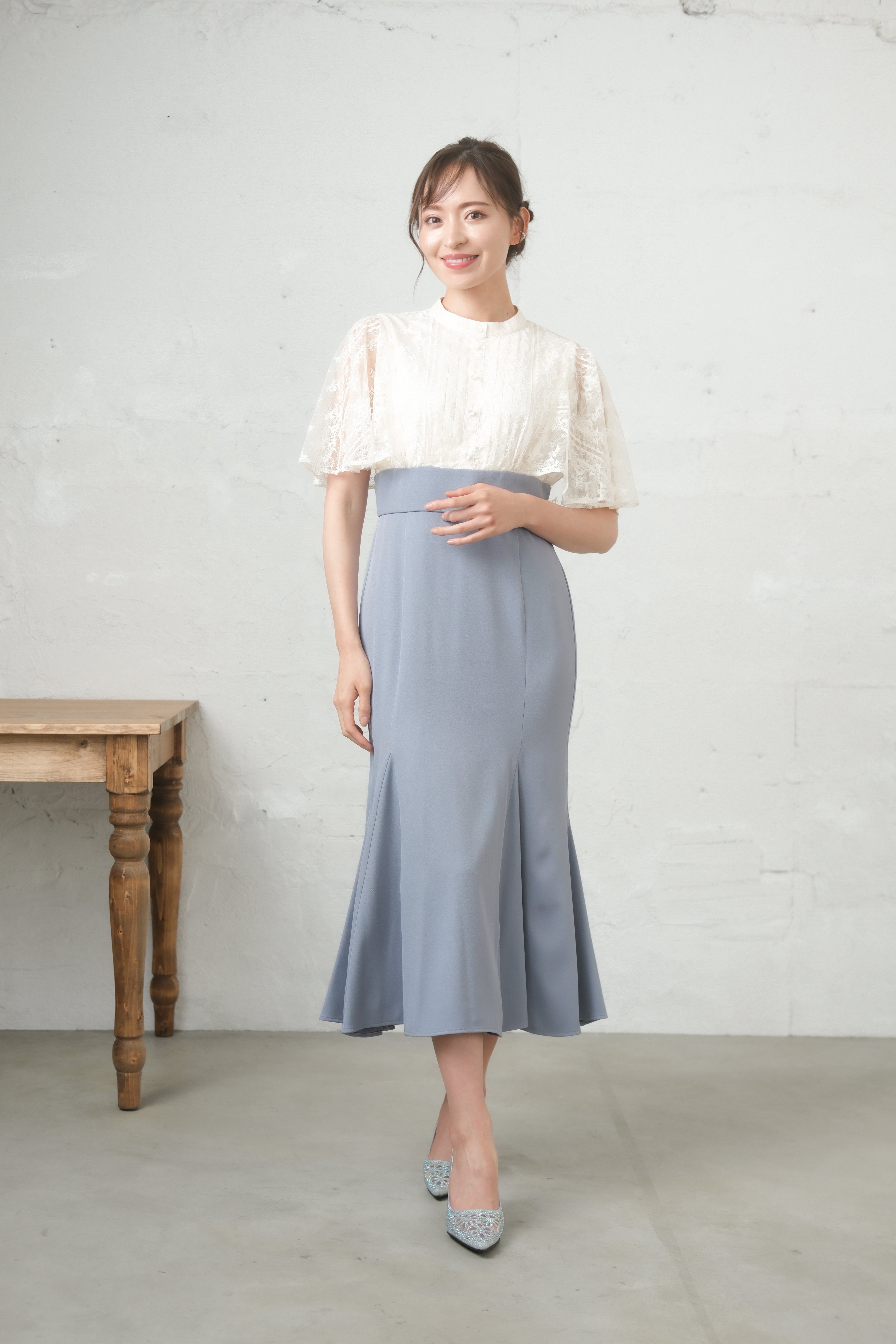 [レンタル] BELINDA DE CAPRIS レース切り替えマーメイド ワンピースドレス オフホワイト×ブルーの宅配レンタル - 7