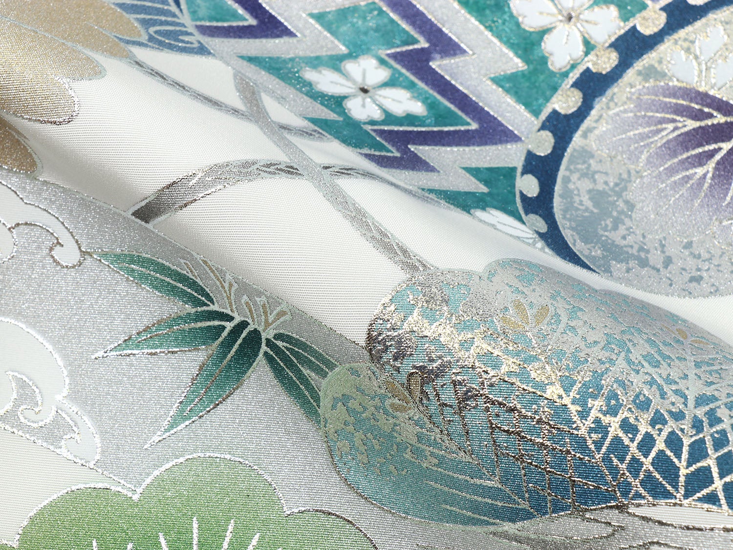 [レンタル] 男の子 お宮参り 産着 レンタル6点フルセット 正絹 銀縁の鷹に兜と束熨斗 白色の宅配レンタル - 6