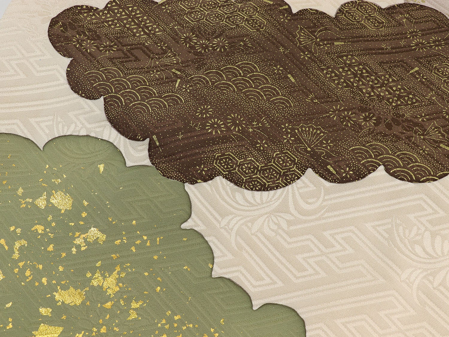 [レンタル] 男の子 お宮参り 産着 レンタル6点フルセット 正絹 雲取りに吉祥文様 紗綾形のベージュ色の宅配レンタル - 4