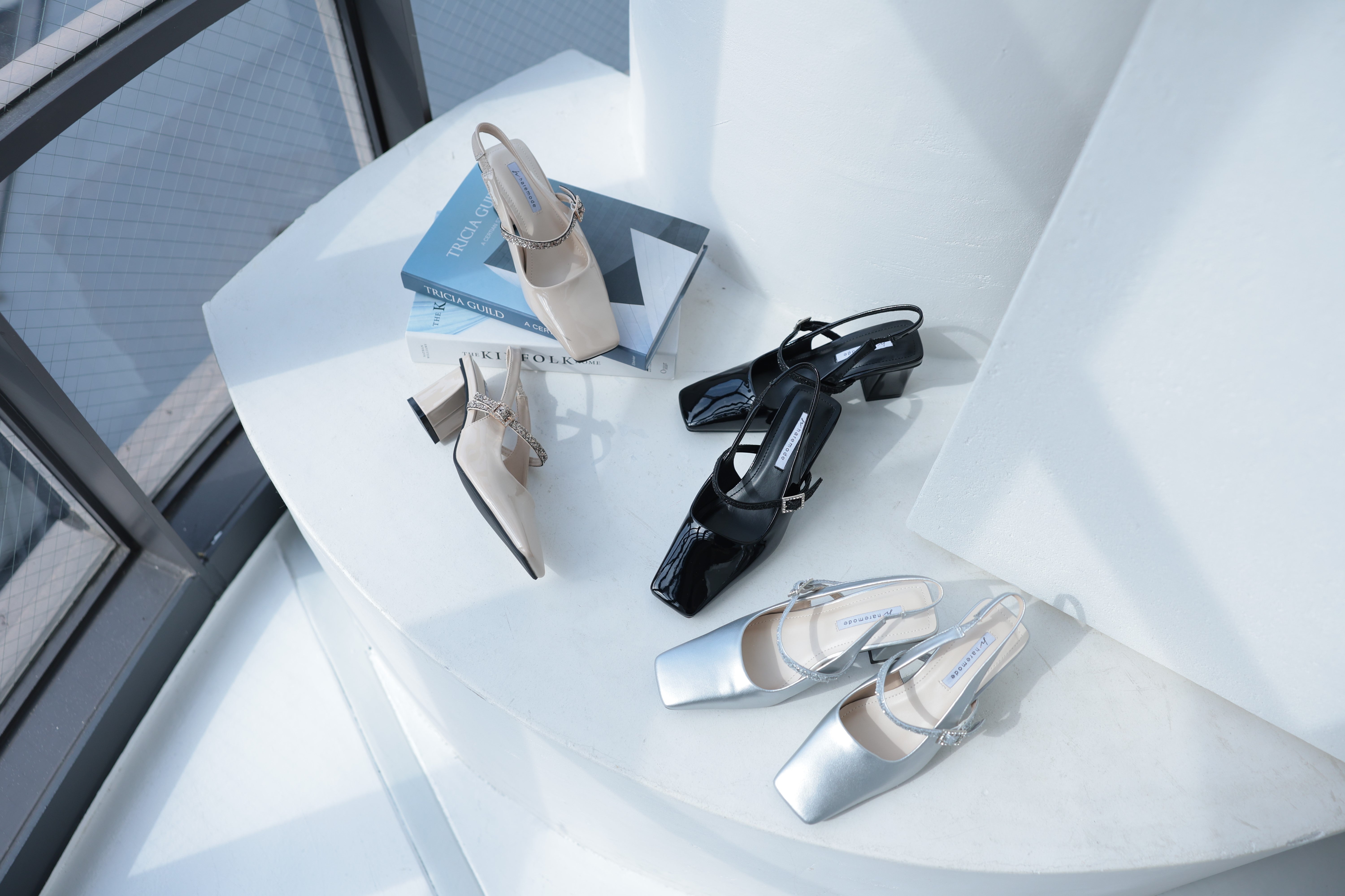 [レンタル] アートマリー グリッターストラップ付きスクエアトゥパンプス ブラックの宅配レンタル - 4