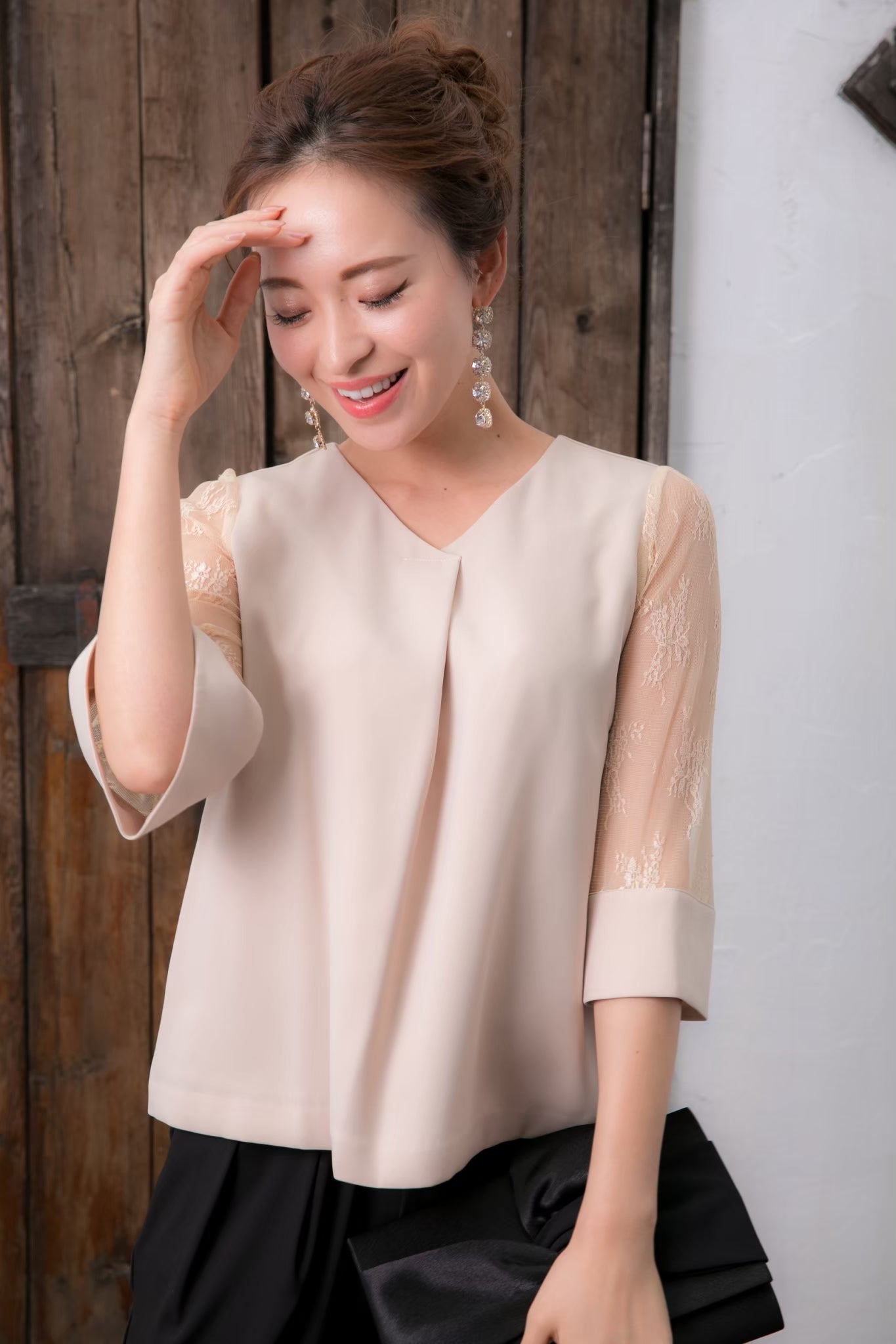 [レンタル] BELINDA DE CAPRIS チュールスリーブカフス セットアップ パンツドレス ベージュ×ブラックの宅配レンタル - 11