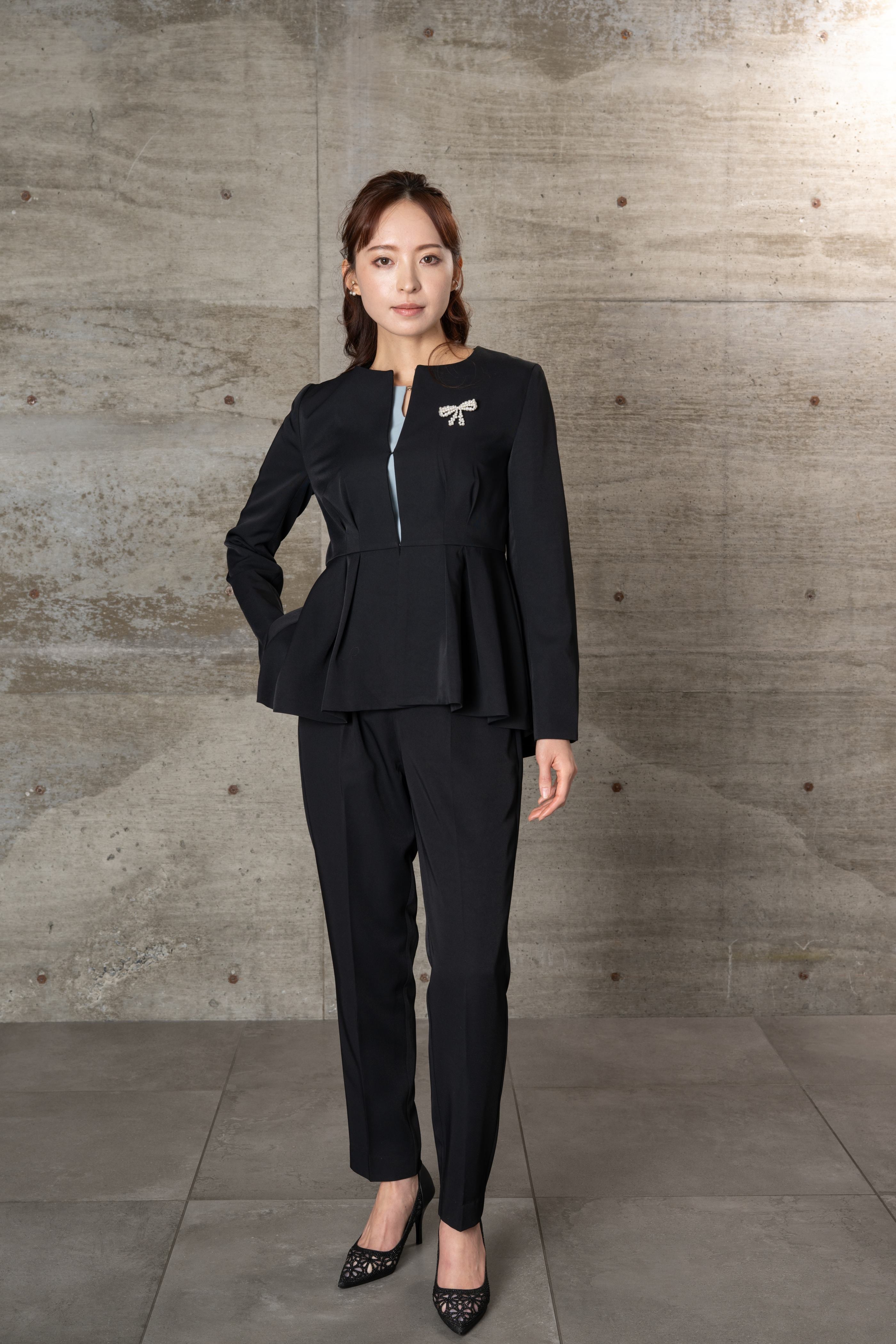 BELINDA DE CAPRIS ノーカラーAラインジャケット テーパード2P レディーススーツ