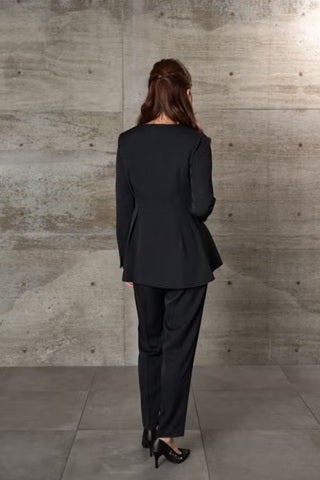 [レンタル] BELINDA DE CAPRIS ノーカラータック テーパード2P レディーススーツの宅配レンタル - 11