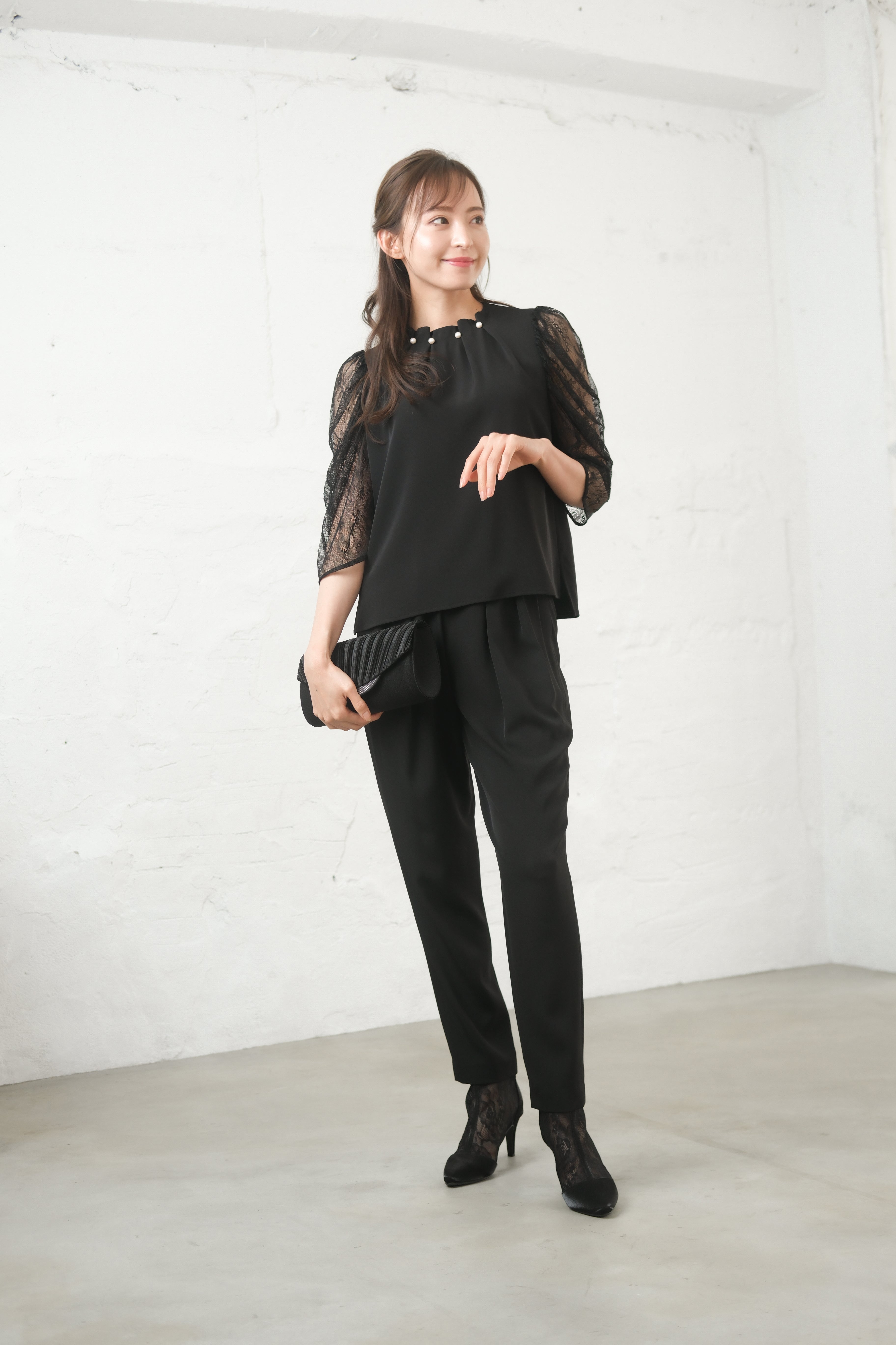 BELINDA DE CAPRIS パールボタン付き セットアップ パンツドレス ブラック